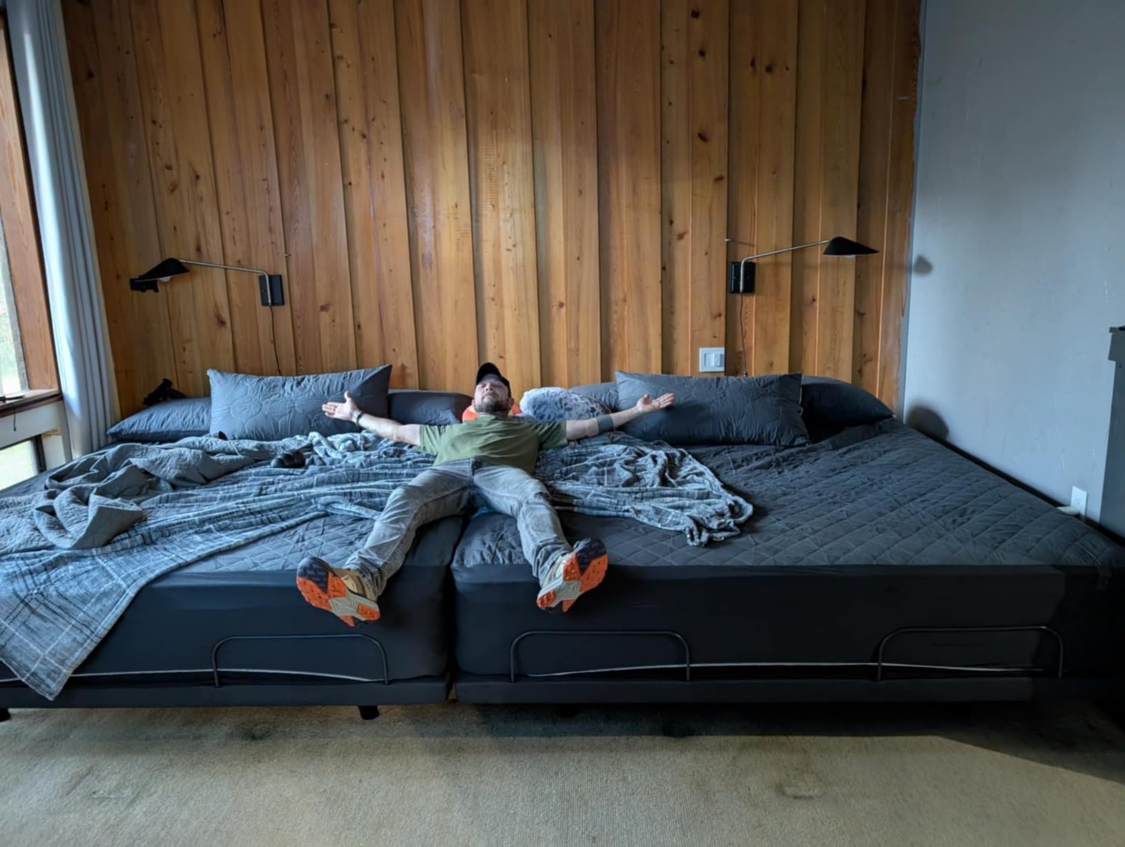 Sven & Son Harmony Adjustable Bed Base, Head and Foot Lift, Massage, Under-Bed Lights, USB, Memory, Zero Gravity Smart Frame - Split King customer photo 2