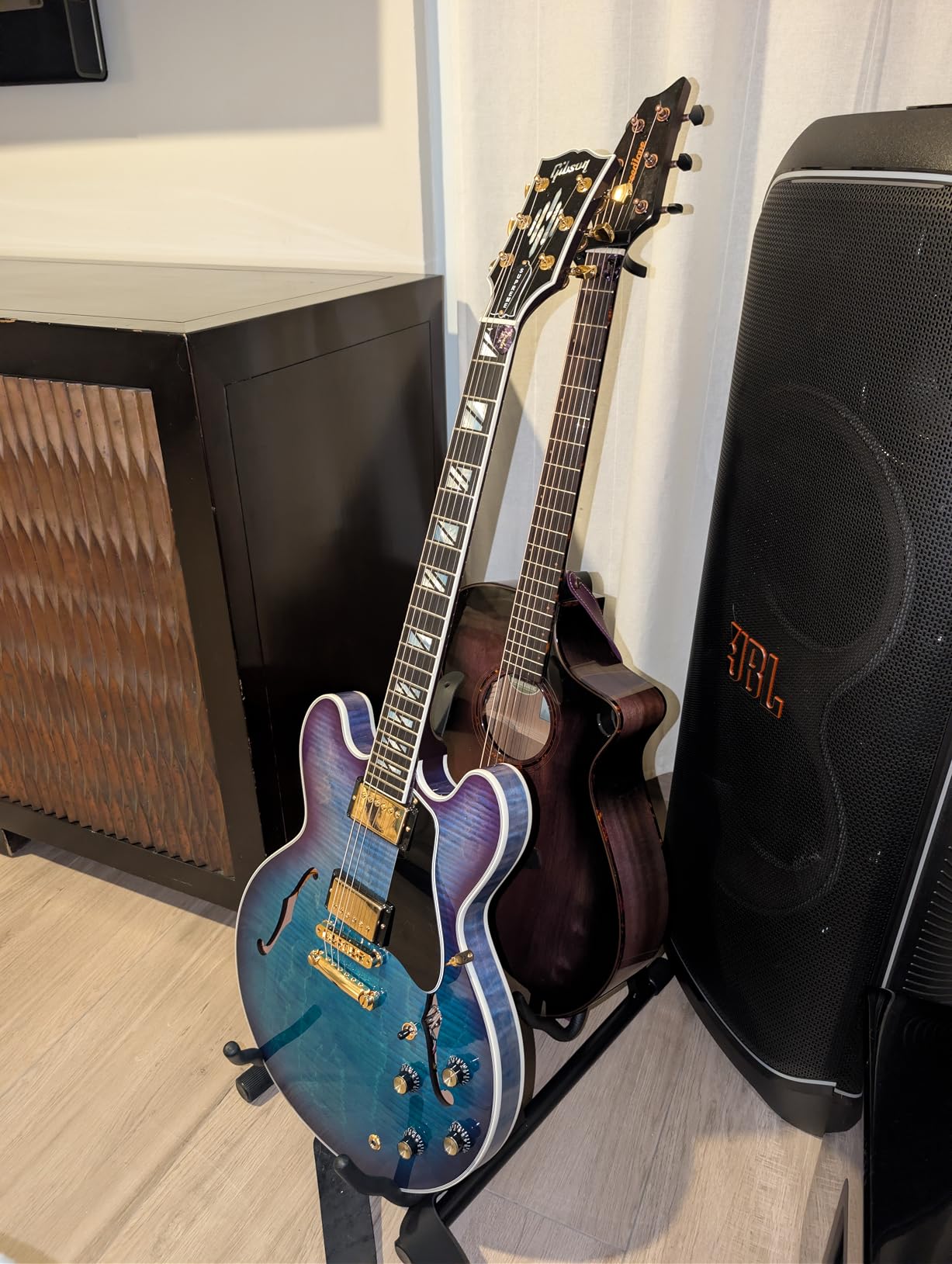 Rok-It by Frameworks A-Frame Double Guitar Stand, Holds Most Standard Electric and Acoustic Guitars (RI-GTRAU2X) customer photo 1