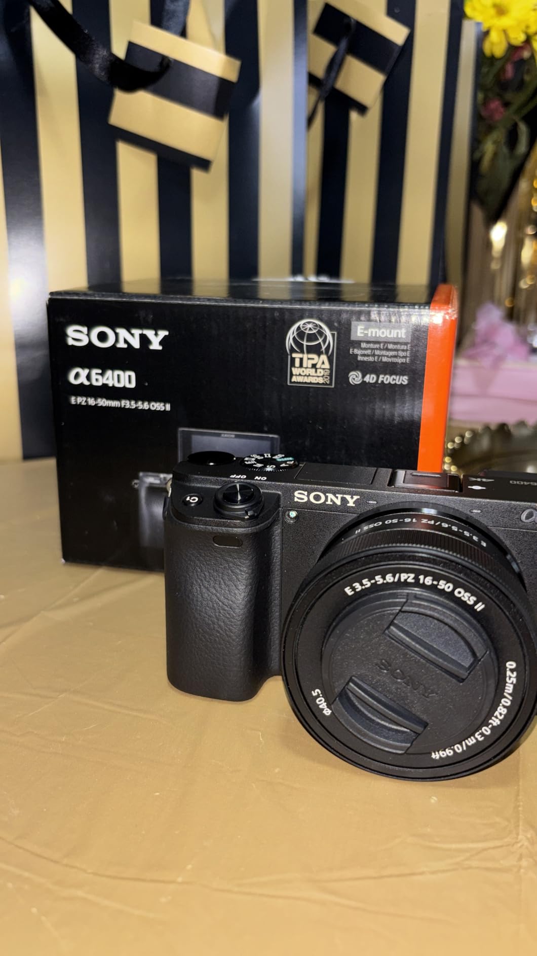 Sony Alpha a6400 Mirrorless Camera: Compact APS-C Interchangeable Lens Digital Camera with Real-Time Eye Auto Focus, 4K Video, Flip Screen & 16-50mm Lens - E Mount Compatible - ILCE-6400L/B, Black customer photo 1