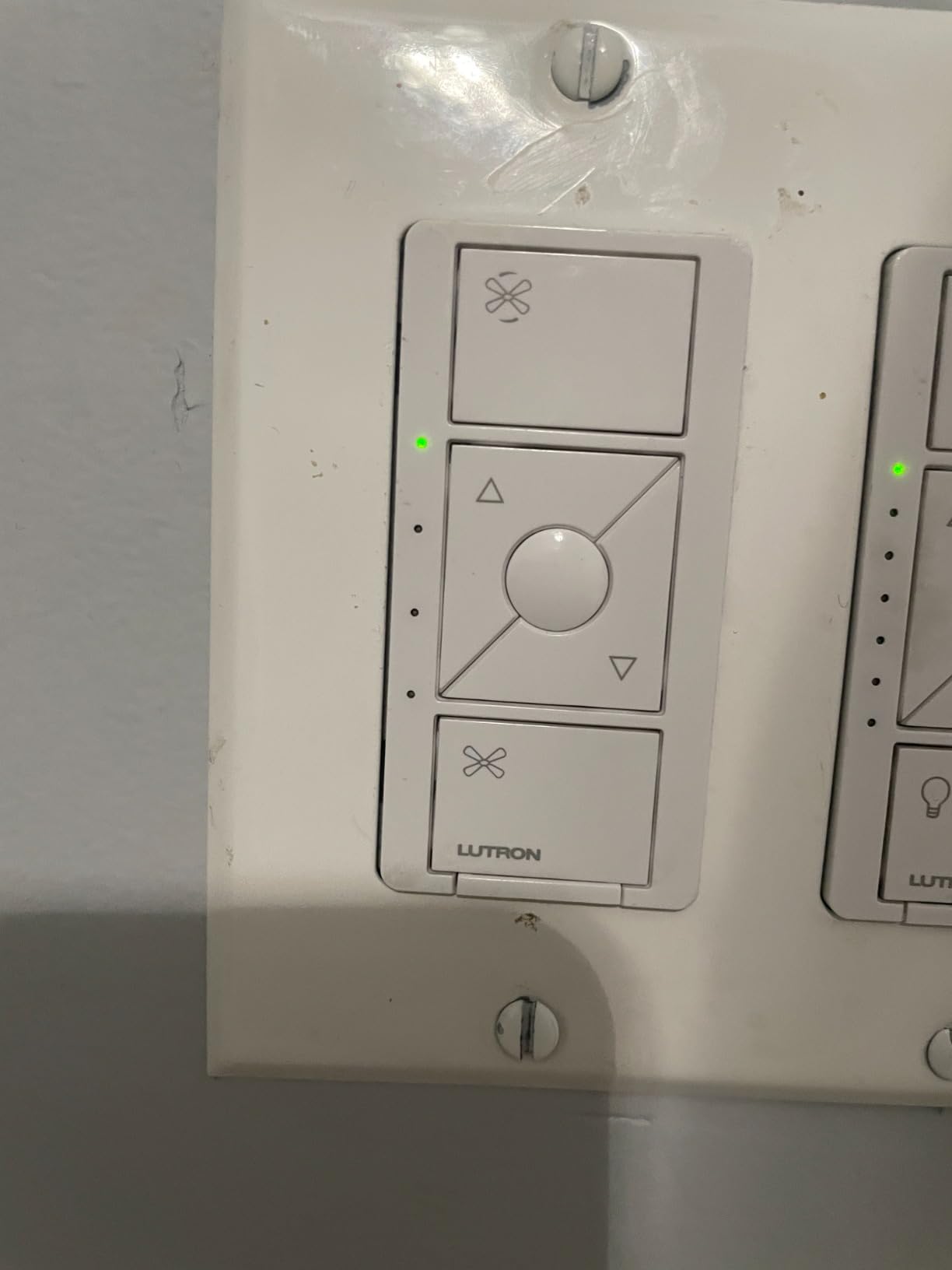 Caseta Smart Fan Speed Control Switch (Smart Hub Required), Single-Pole Lutron Caseta Switch for Fans, PD-FSQN-WH, White customer photo 1