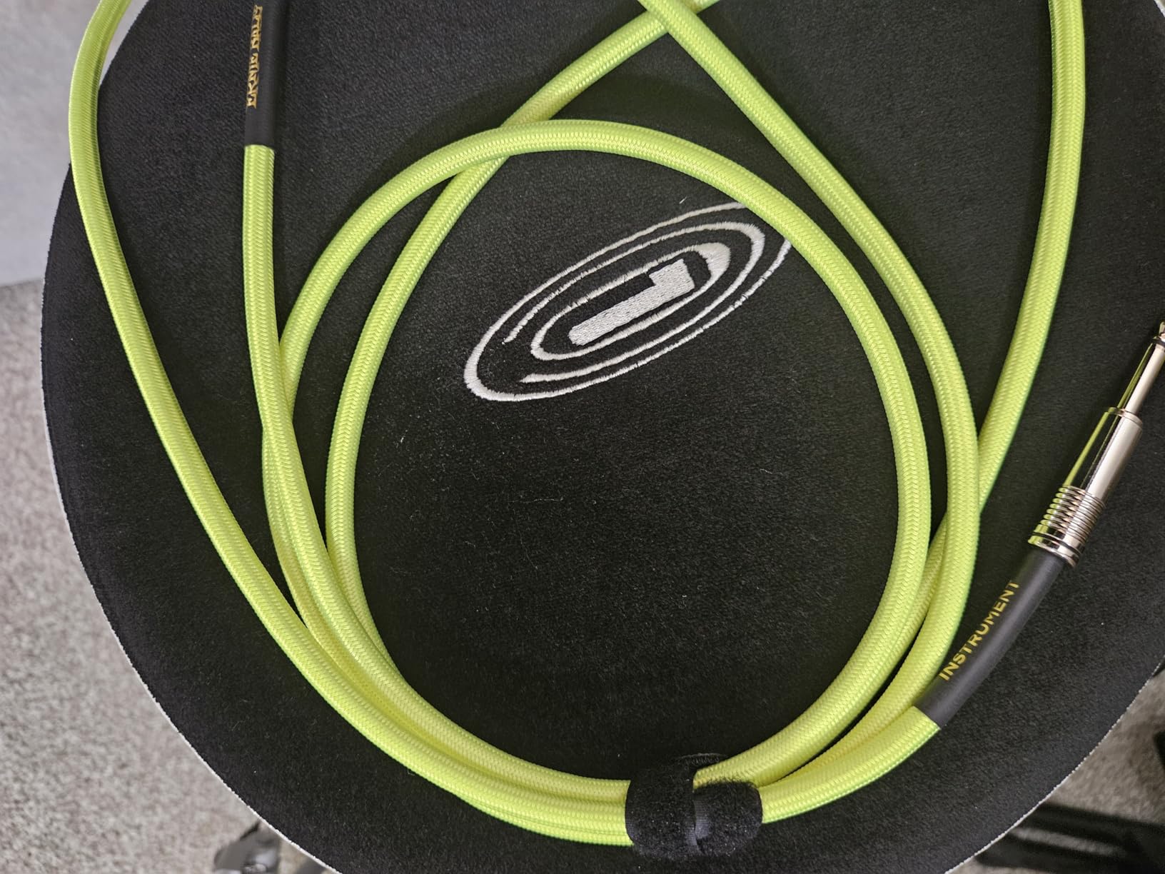 Ernie Ball Braided Instrument Cable, Straight/Angle, 10ft, Neon Green/Black (P06077) customer photo 2