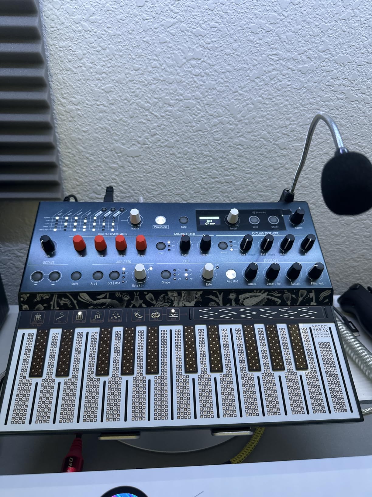 Arturia MicroFreak Synthesizer Keyboard - 25-Key Hybrid Synth with PCB Keyboard, Wavetable & Digital Oscillators, Analog Filters customer photo 2