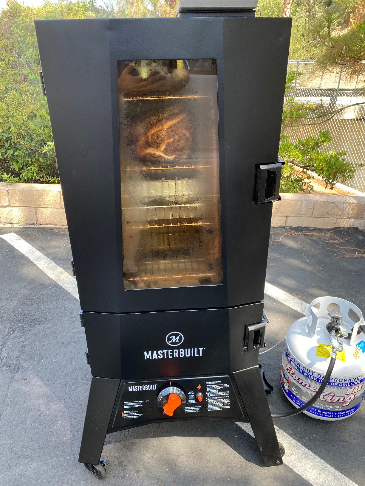 Masterbuilt 40-inch ThermoTemp Propane Gas Vertical BBQ Smoker with Analog Temperature Control customer photo 1