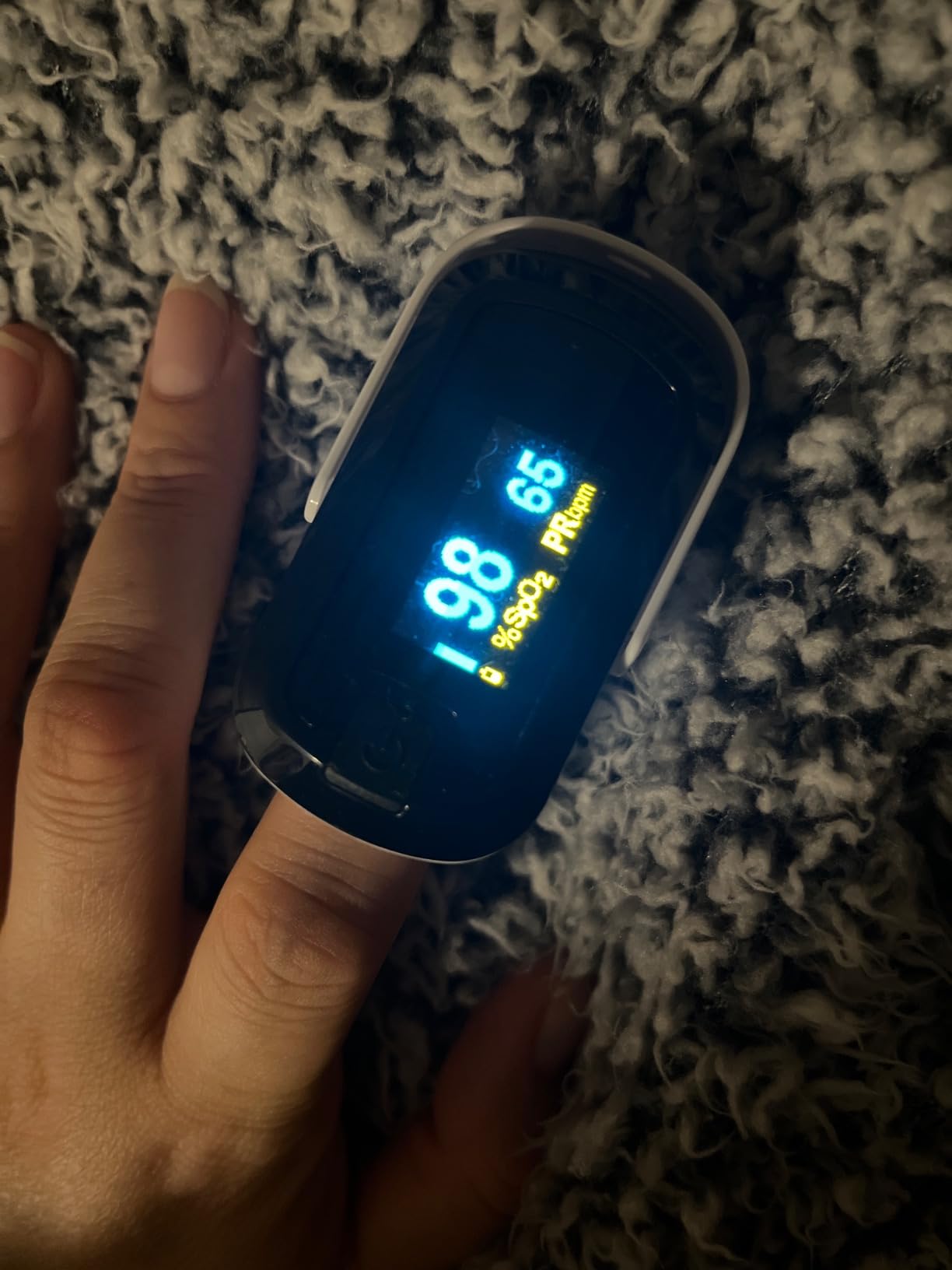 mibest OLED Finger Pulse Oximeter, O2 Meter, Dual Color White/Black customer photo 1