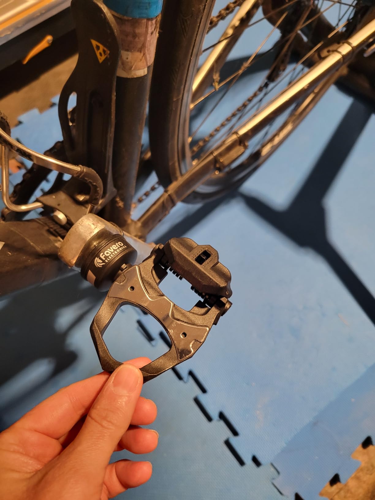 Favero Assioma Uno Pedal Based Cycling Power Meter with Extra Cleats and Wearable4U Cleaning Cloth Bundle customer photo 1