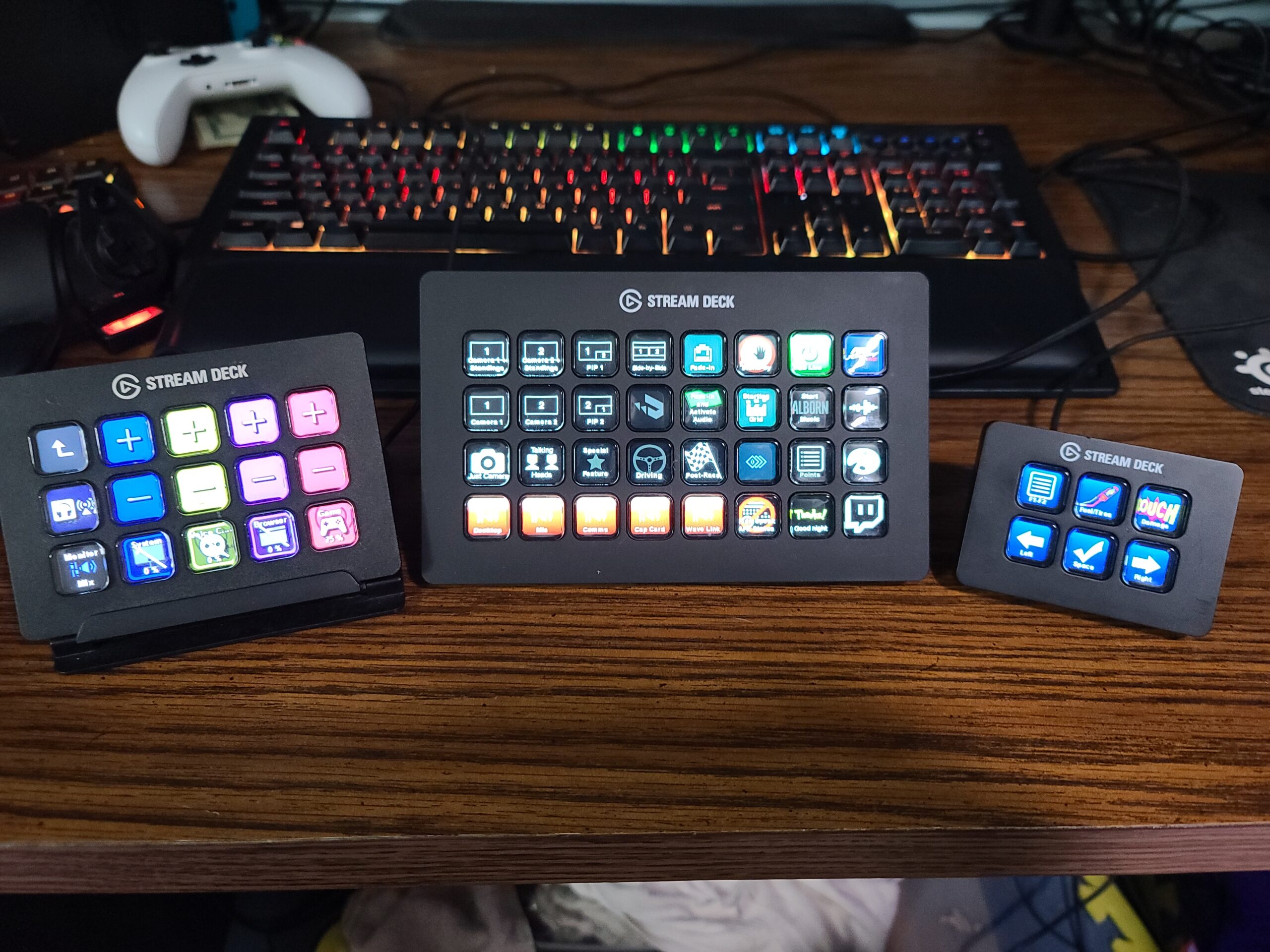 Elgato Stream Deck XL - Advanced Studio Controller, 32 Macro Keys, Trigger Actions in apps and Software Like OBS, Twitch, YouTube and More, USB, Works with Mac and PC customer photo 1