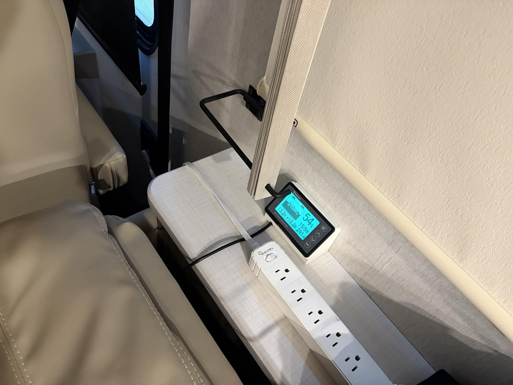 Renogy 500A Battery Monitor with Shunt, High and Low Voltage Programmable Alarm, Range 10V-120V up to 500A, 20ft Shielded Cable, Compatible 12V Lithium Sealed, Gel, Flooded Batteries, Black customer photo 2