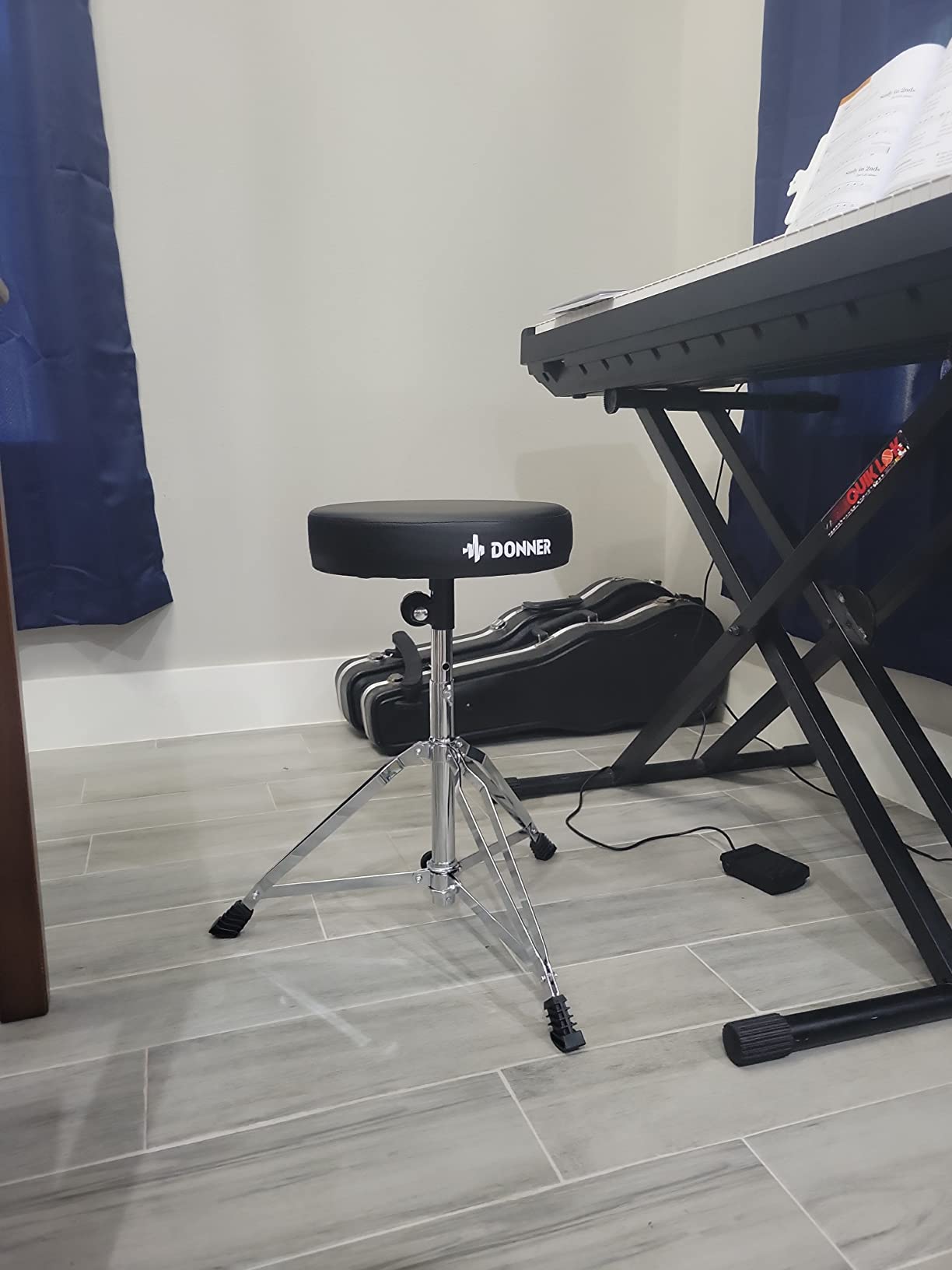 Donner Drum Throne Set, Padded Seat Height Adjustable Drum Stool for Adults, 5A Drumsticks Included customer photo 1