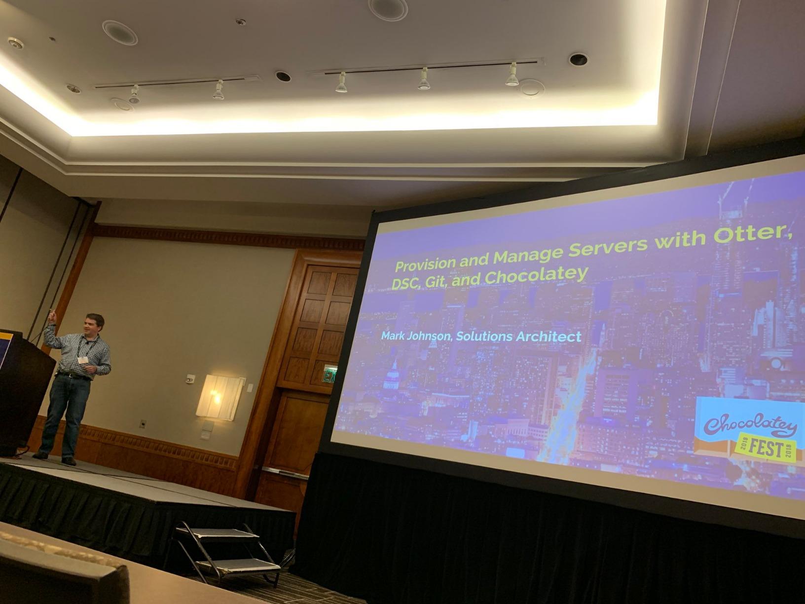 Logitech Spotlight Presentation Remote - Universal Wireless Presentation Clicker with Laser Pointer, Advanced Digital Highlighting, Bluetooth, 30 m Range and Quick Charging - Black customer photo 2