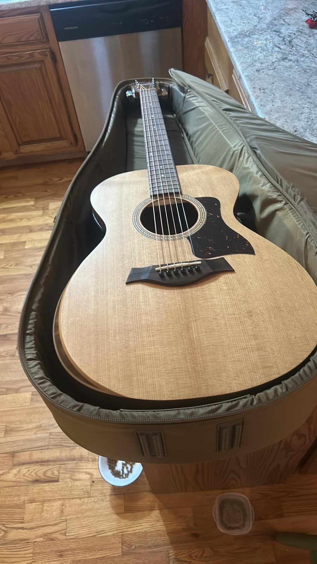 Taylor Academy 12e Grand Concert Sitka Spruce/Sapele w/Maple Neck and Gig Bag customer photo 1