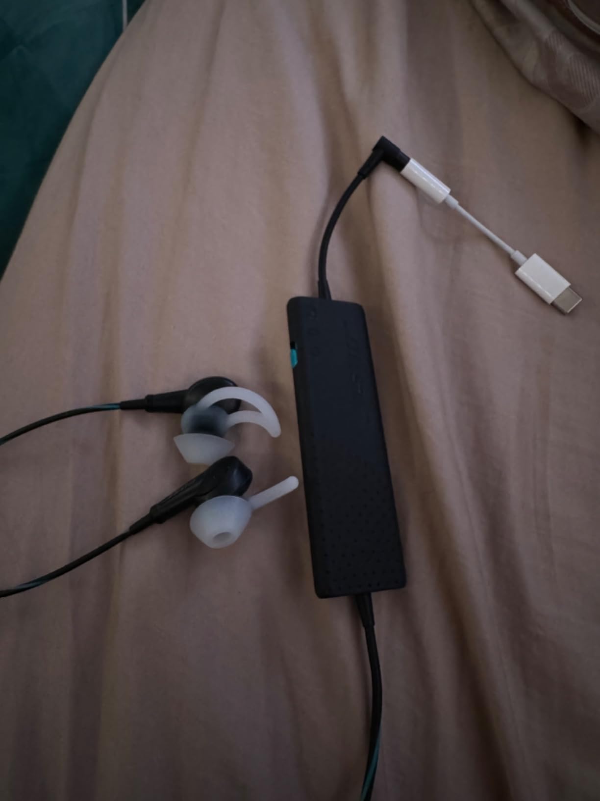 Bose QuietComfort 20 Acoustic Noise Cancelling Headphones, Compatible with Apple Devices, Black (Renewed) customer photo 1