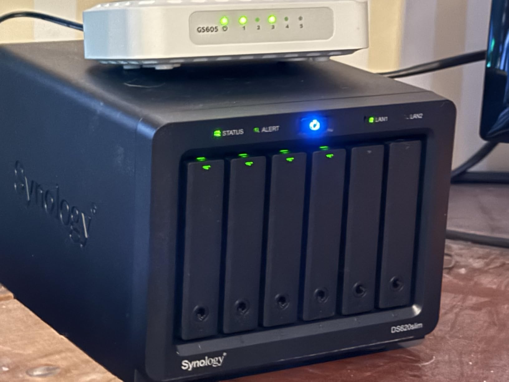 Synology 6-Bay DiskStation DS620slim (Diskless) customer photo 1