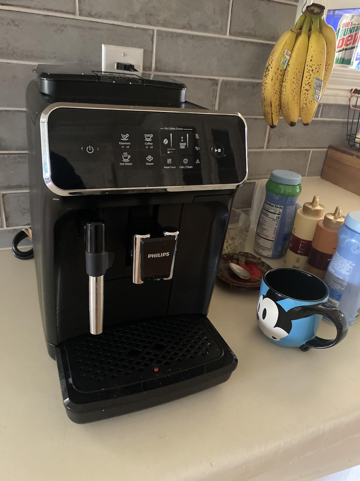 Philips 2200 Series Fully Automatic Espresso Machine, Classic Milk Frother, 2 Coffee Varieties, Intuitive Touch Display, 100% Ceramic Grinder, AquaClean Filter, Aroma Seal, Black (EP2220/14) customer photo 1