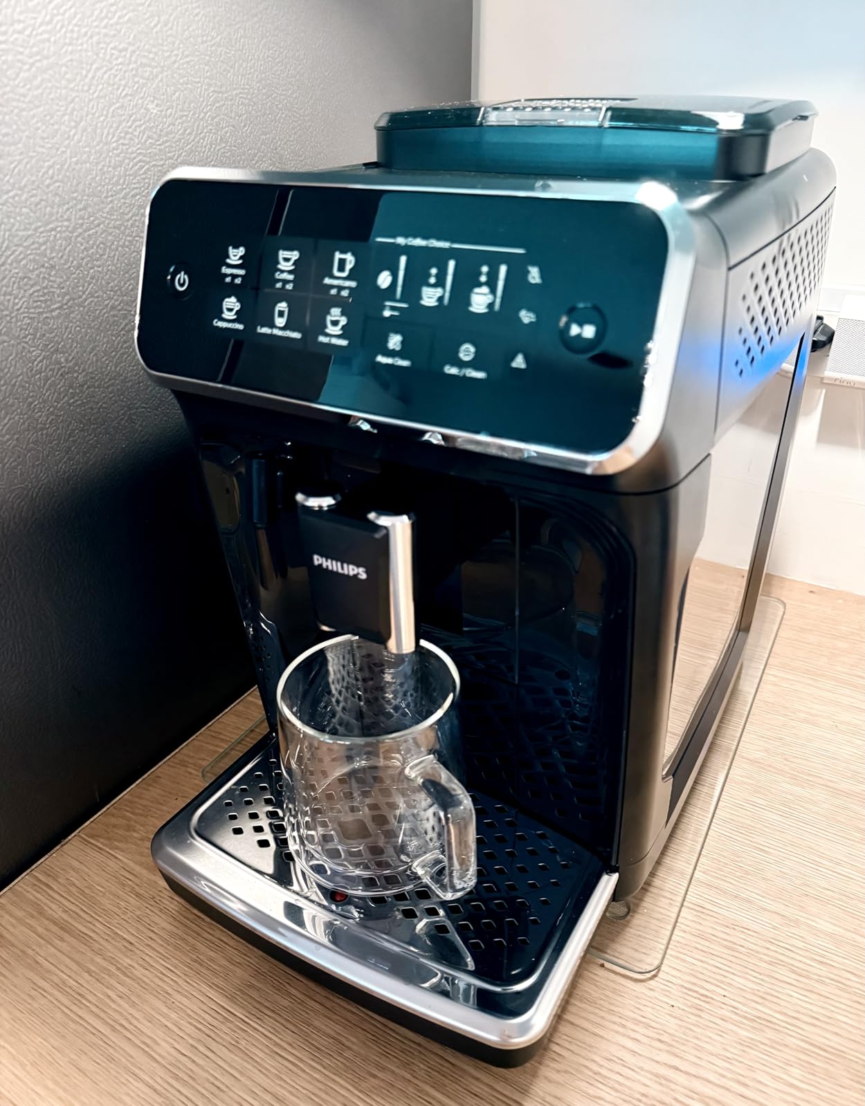 Philips 3200 Series Fully Automatic Espresso Machine, LatteGo Milk Frother, 5 Coffee Varieties customer photo 1