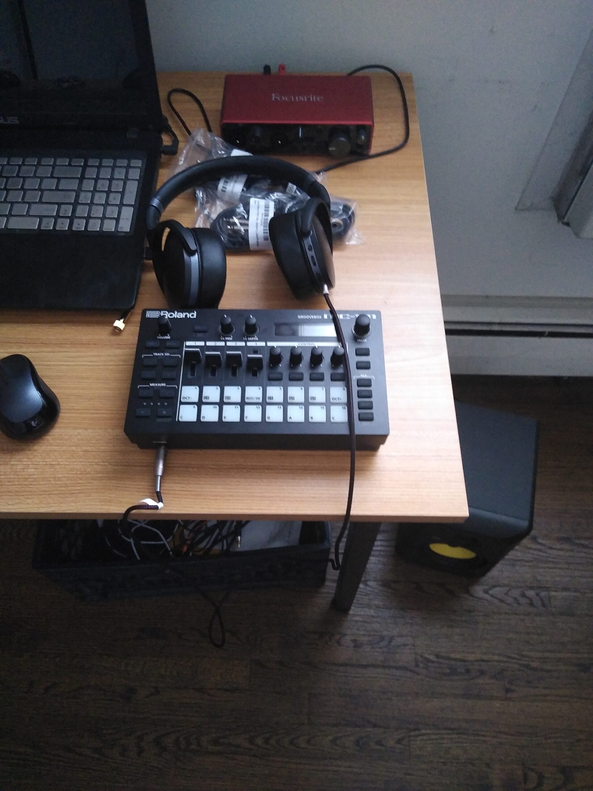 Roland MC-101 Groovebox Compact Music Production Workstation with Legendary Roland Sounds, 4-Track Sequencer, and Battery Power customer photo 1