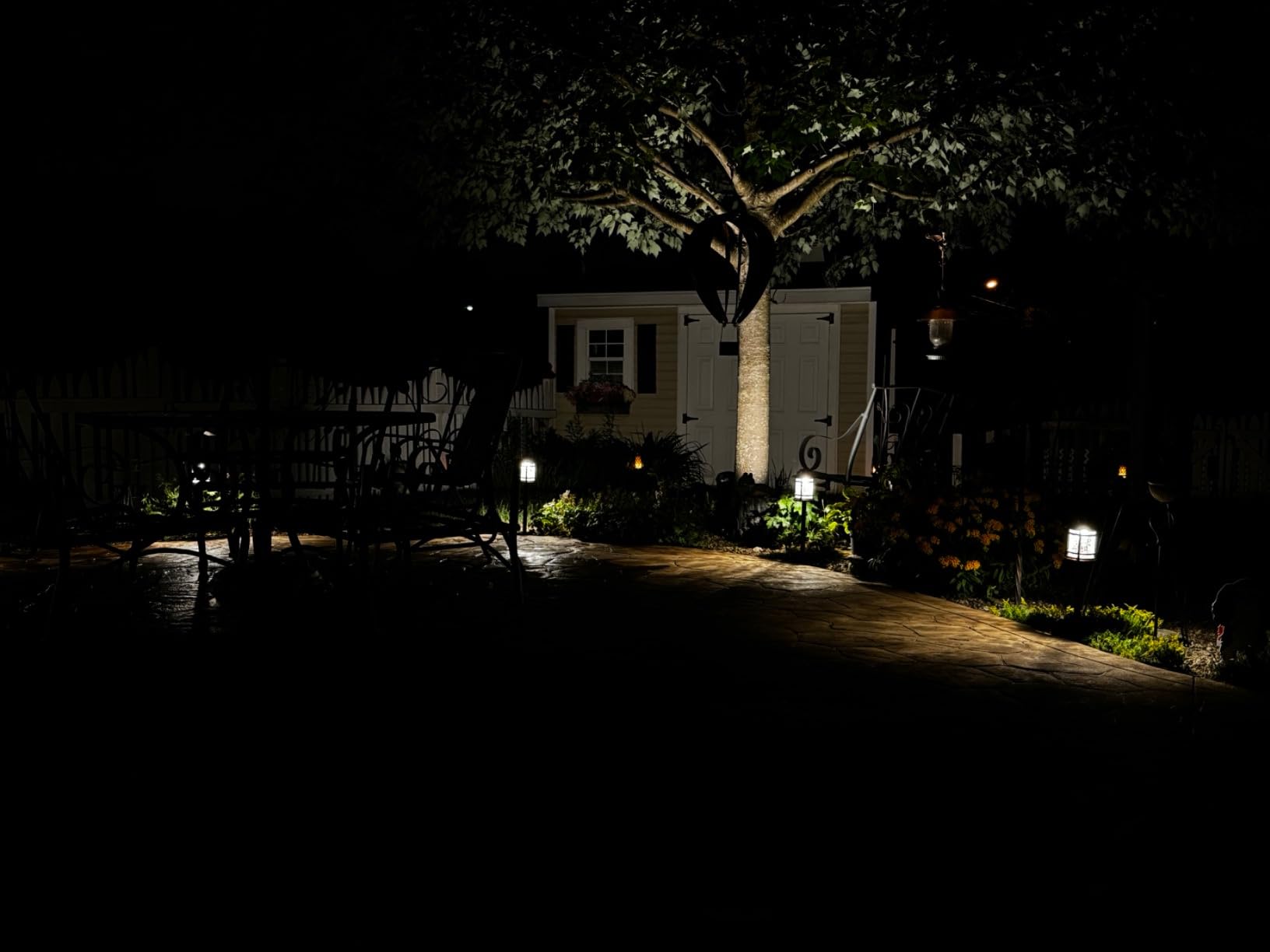 hykolity 8 Pack Low Voltage LED Landscape Kits, 12V-15V Pathway Flood Light Kits, 10W 390LM and 3.4W 155LM Wired for Outdoor Yard Lawn, Die-cast Aluminum, 50W and 30W Equivalent customer photo 2