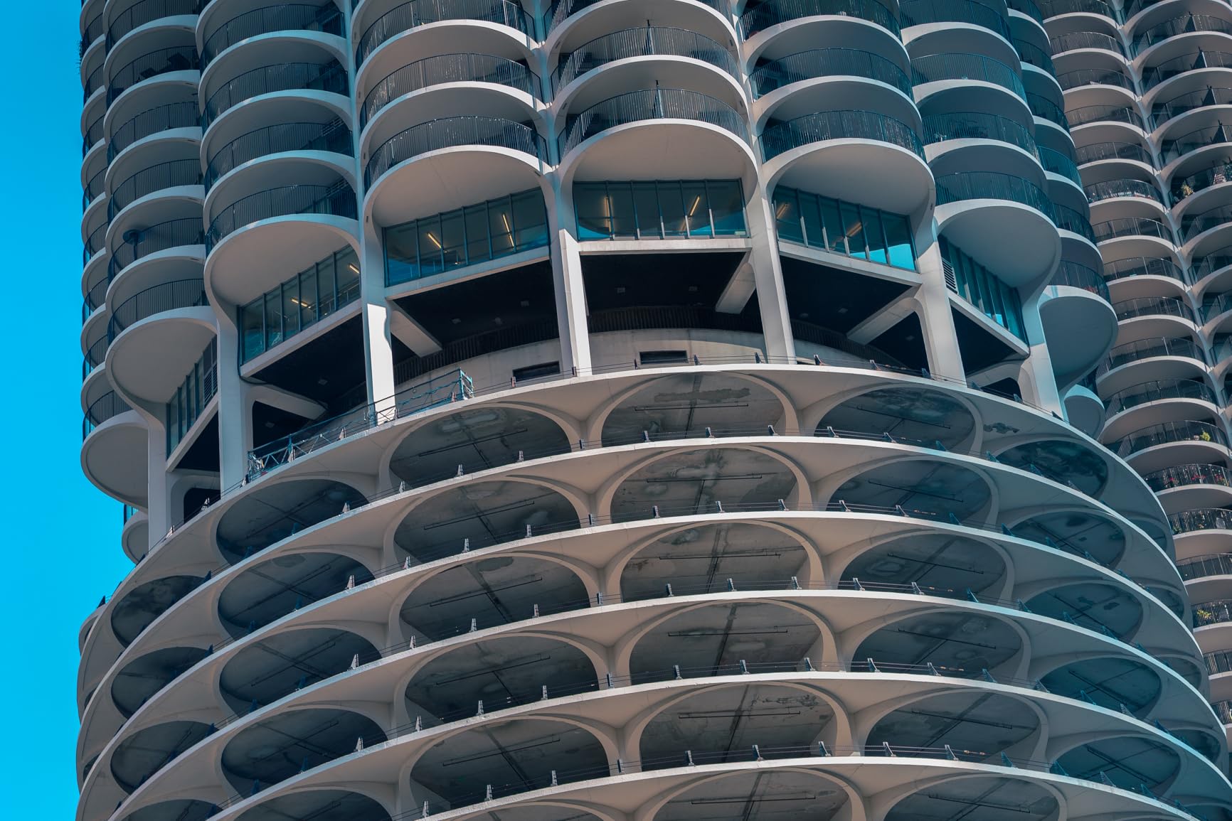 Canon RF24-70mm F2.8 L IS USM Lens, Standard Zoom Lens, Compatible with EOS R Series Mirrorless Cameras, Black customer photo 1