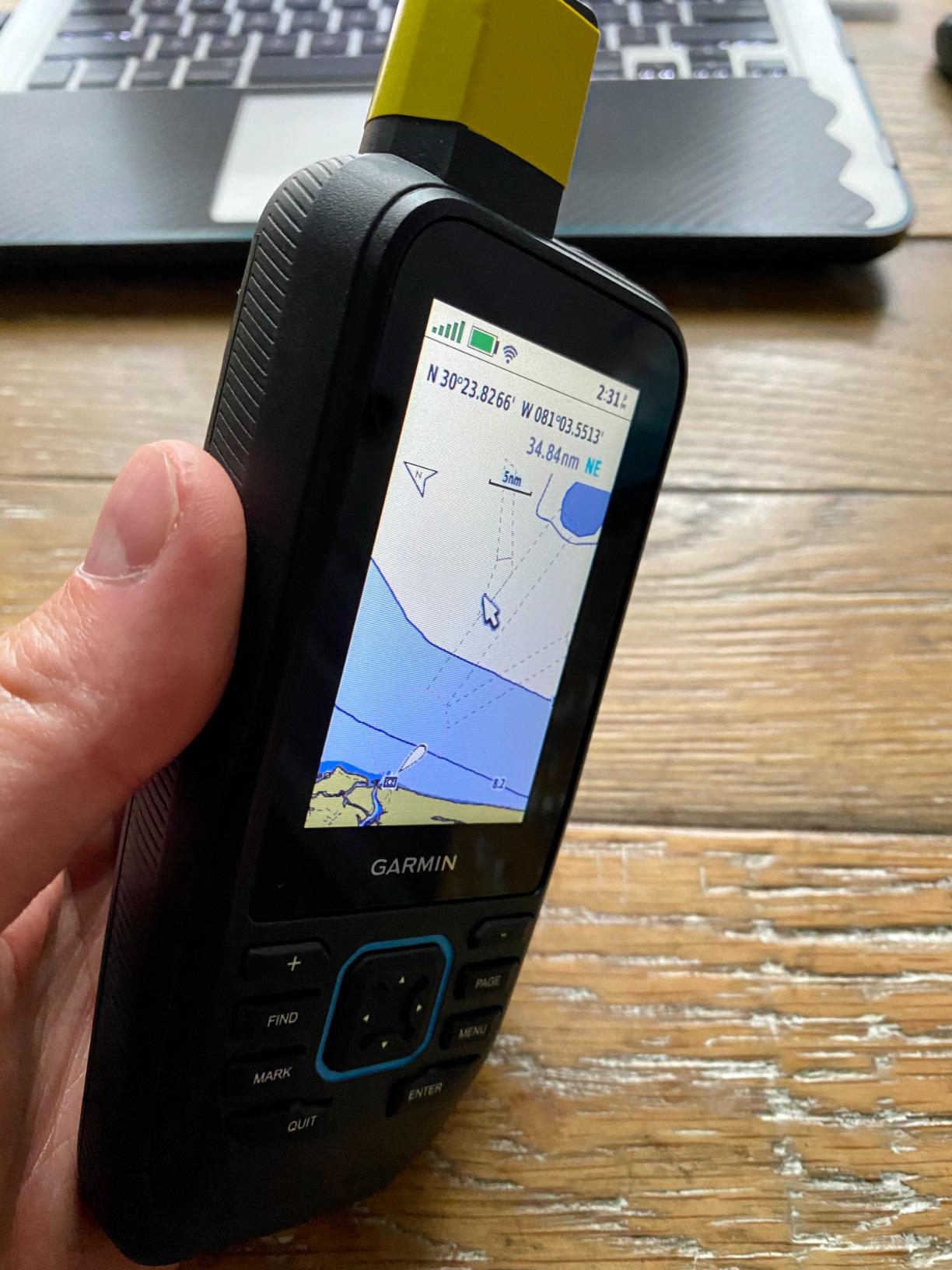 Garmin GPSMAP 86Sci, Floating Handheld GPS with Button Operation, Preloaded BlueChart G3 Coastal Charts And Inreach Satellite Communication capabilities, Stream Boat Data From Compatible Chartplotters customer photo 1