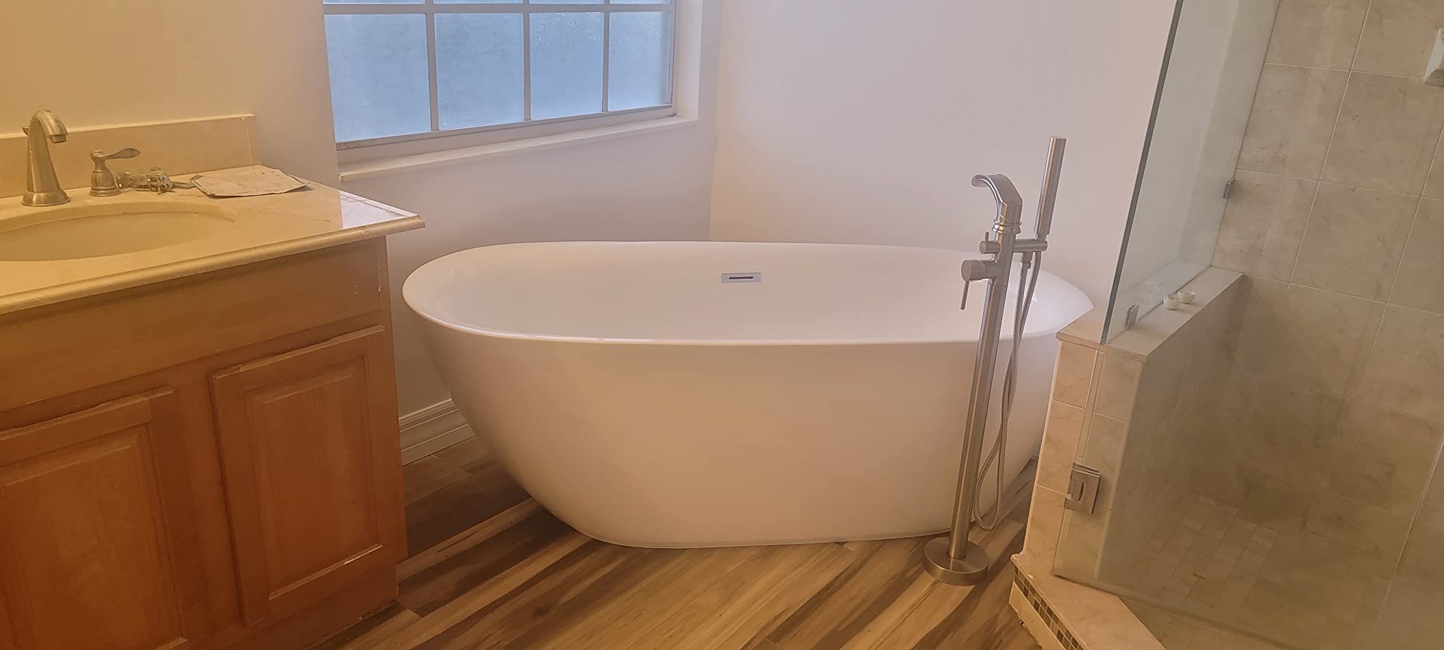 ANZZI Freestanding Bathtub 67 Inch Acrylic Flat Bottom Soaking Tub in Glossy White | Modern One Piece Design Center Drain High Capacity Comfortable Interior Ami Series | FT-AZ401 customer photo 2