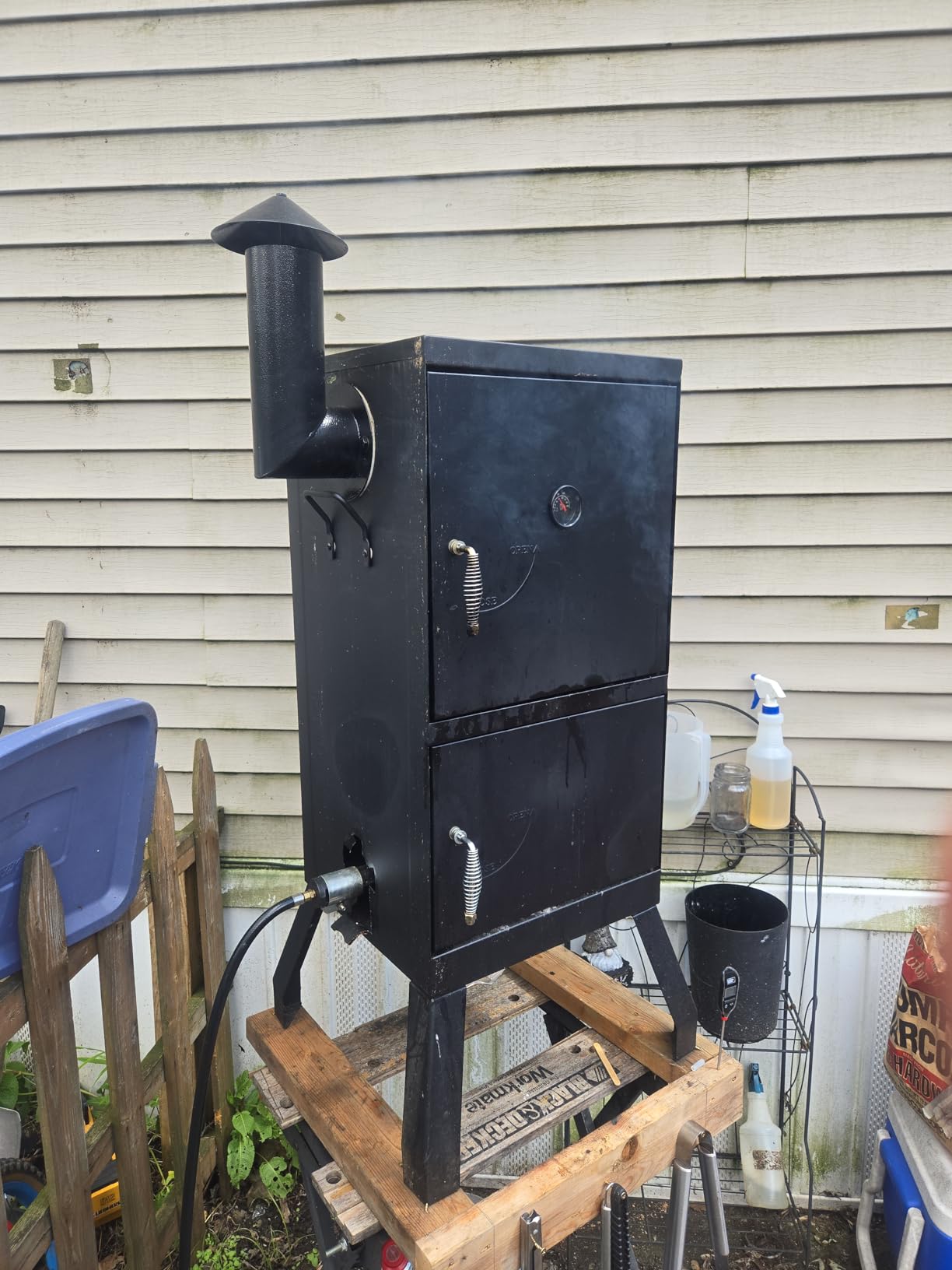 Giantex Outdoor Smoker with Double Doors, Vertical Charcoal Smoker for Barbecue Camping Backyard Grill customer photo 1