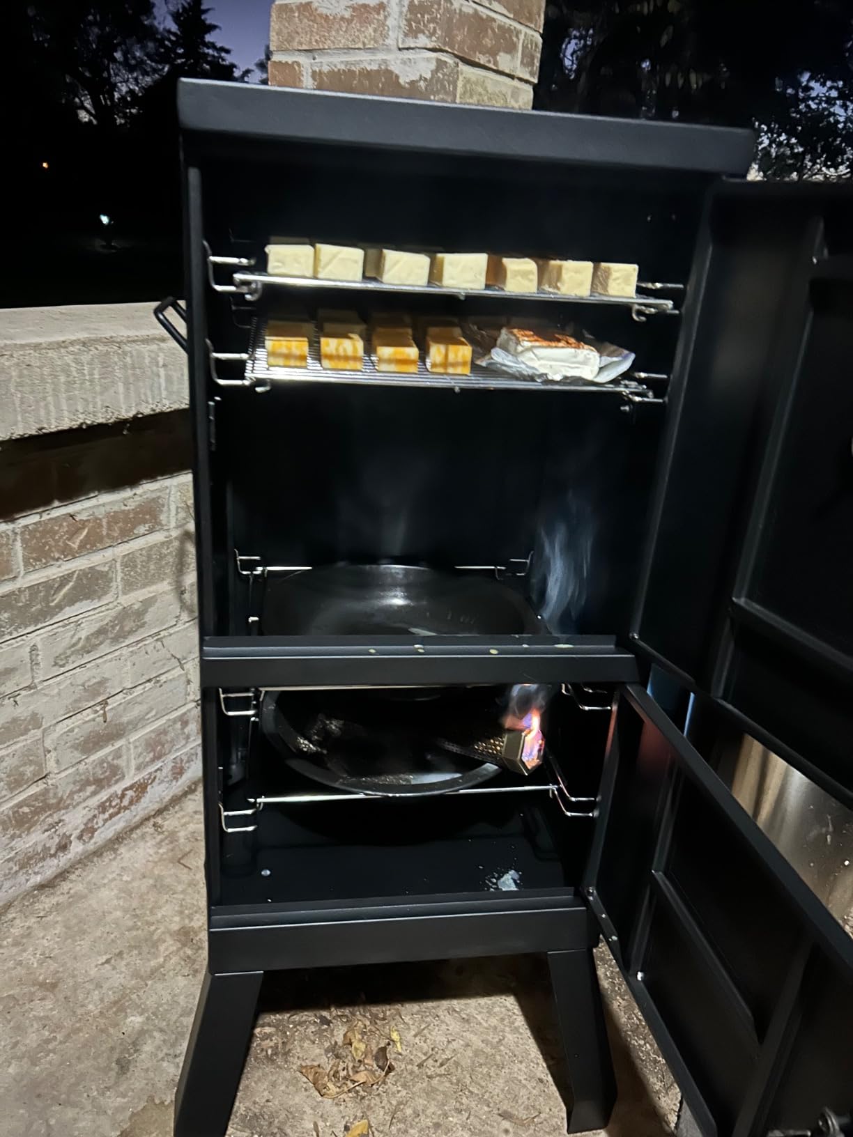 Giantex Outdoor Smoker with Double Doors, Vertical Charcoal Smoker for Barbecue Camping Backyard Grill customer photo 2