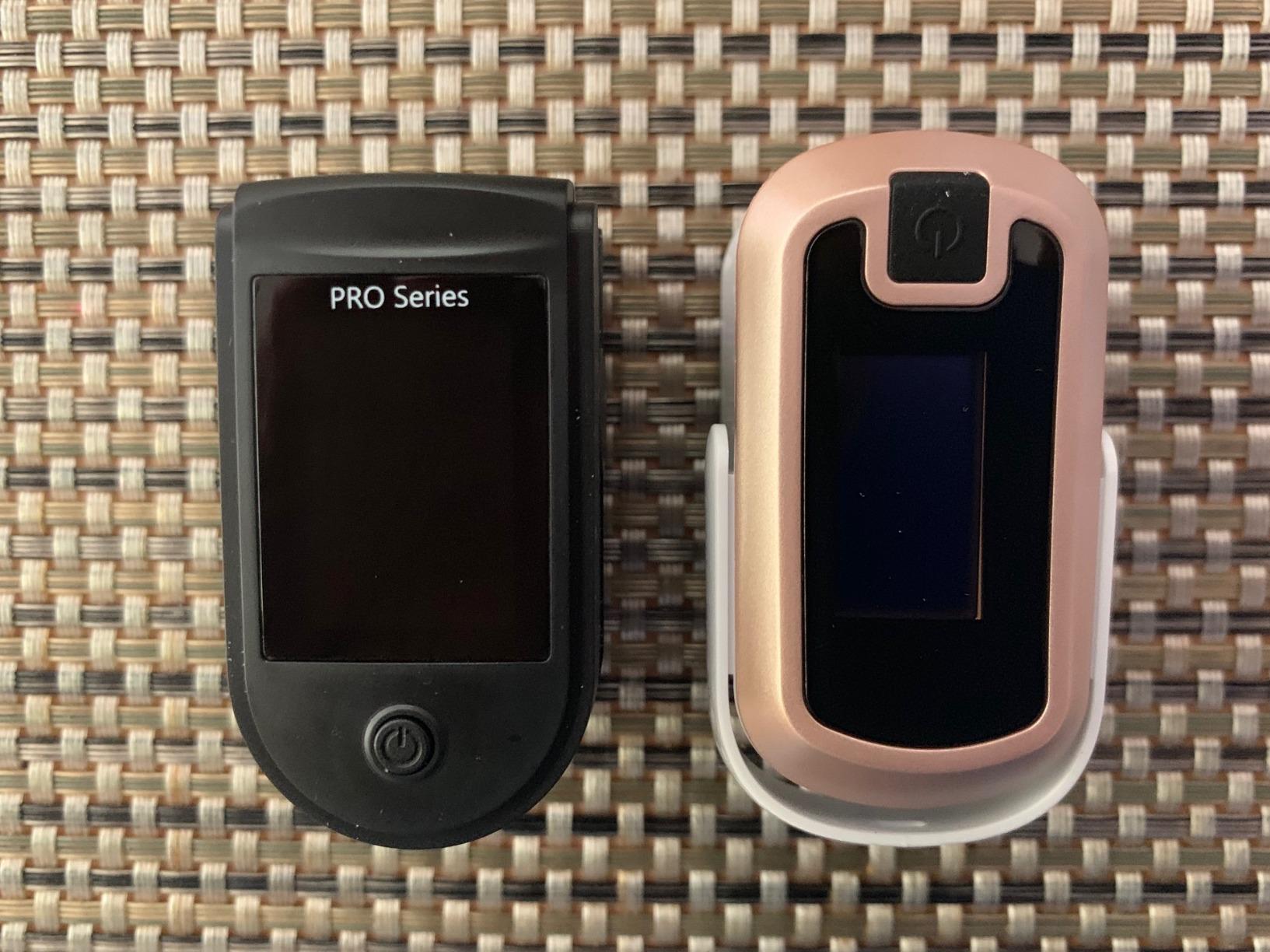 Zacurate 500C Elite Fingertip Pulse Oximeter Blood Oxygen Saturation Monitor with Silicon Cover, Batteries and Lanyard (Mystic Black) customer photo 1