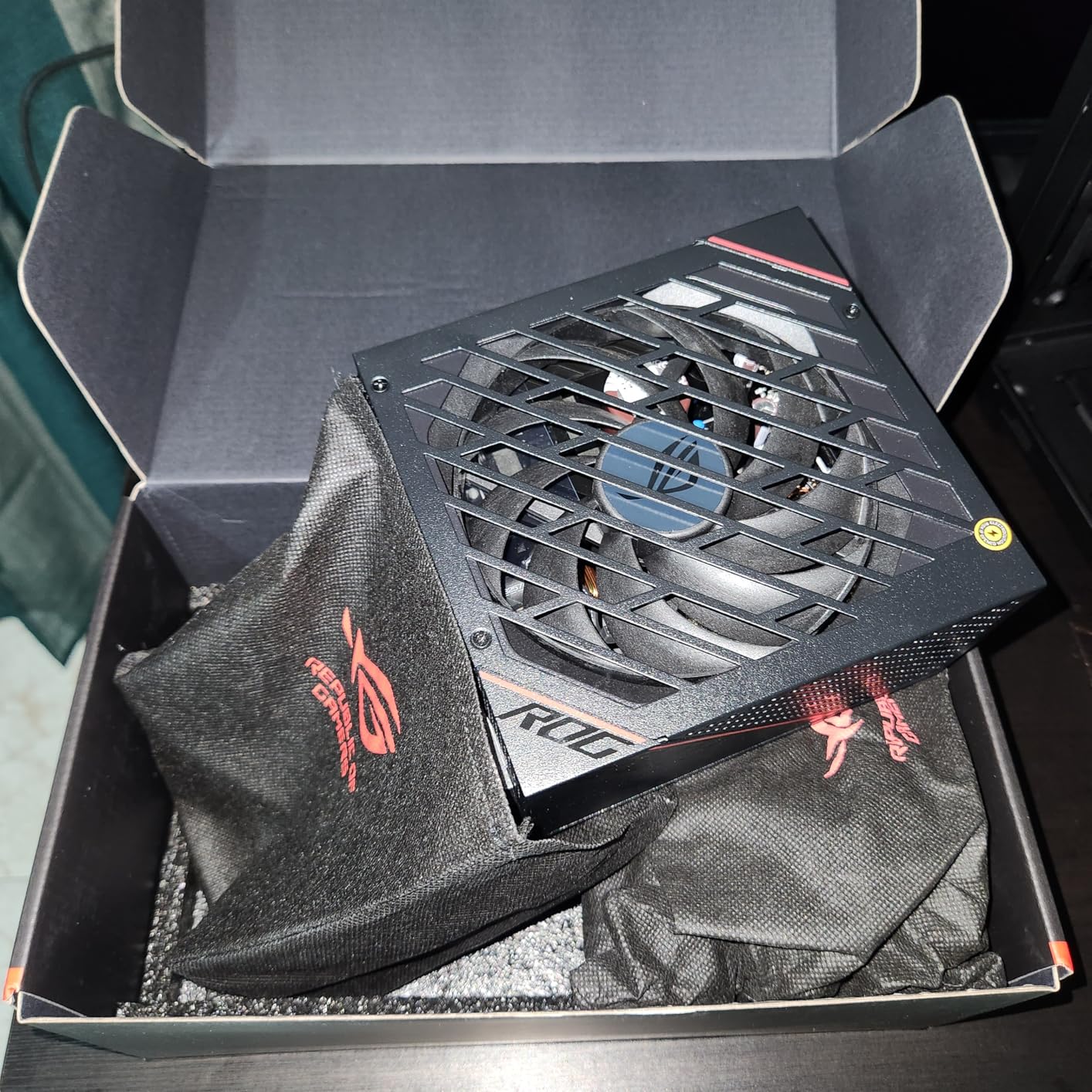ROG Strix 750 Fully Modular 80 Plus Gold 750W ATX Power Supply with 0dB Axial Tech Fan and 10 Year Warranty customer photo 2
