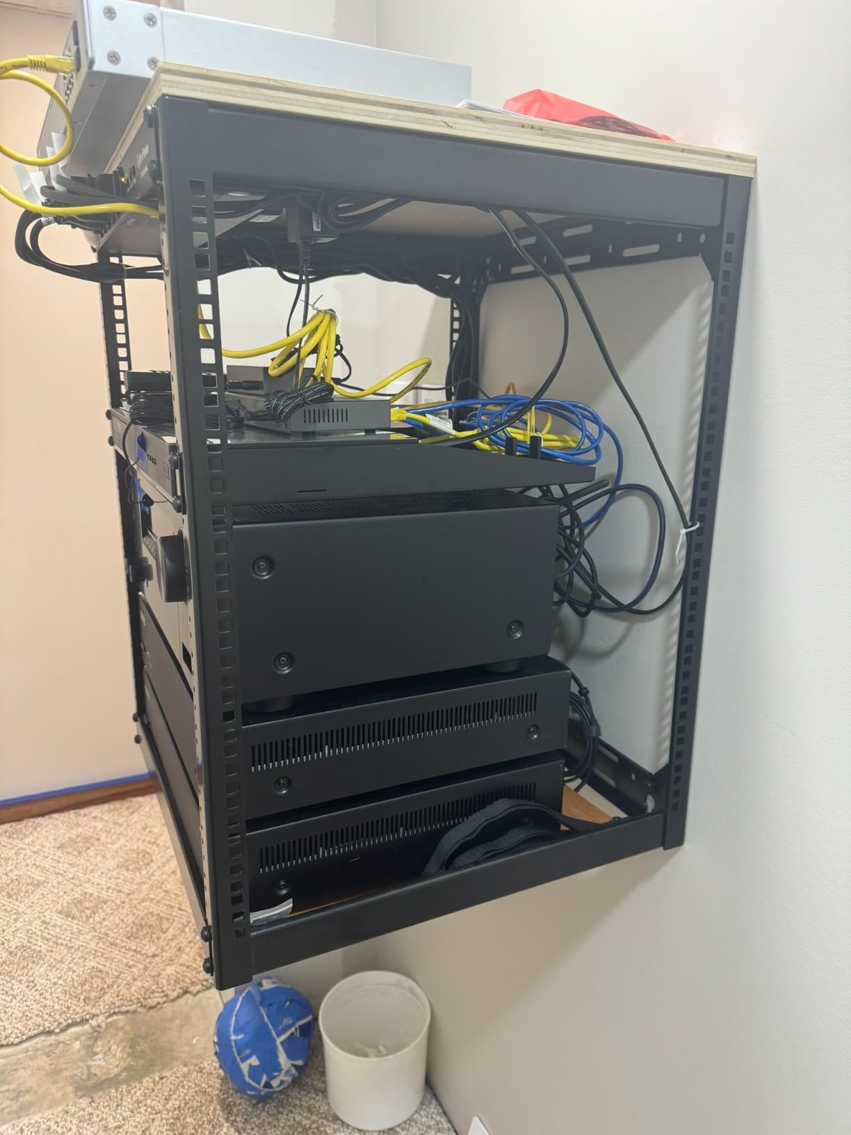 ECHOGEAR 20U Open Frame Rack for Servers & AV Gear - Wall Mountable Design with 2X Vented Shelves, 25x Rack Mounting Screws customer photo 1