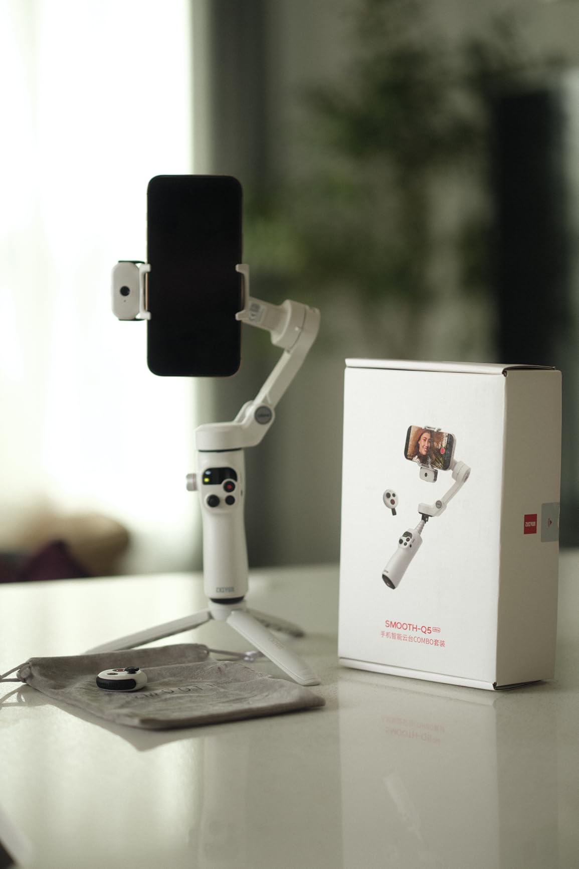 Zhiyun Smooth Q5 Ultra [Official] 3-Axis Gimbal Stabilizer for iPhone, Portable Foldable Phone Stabilizer, Built-in Extension Rod, Fill Light, Tripod, 13.5H Long Lasting Battery customer photo 1