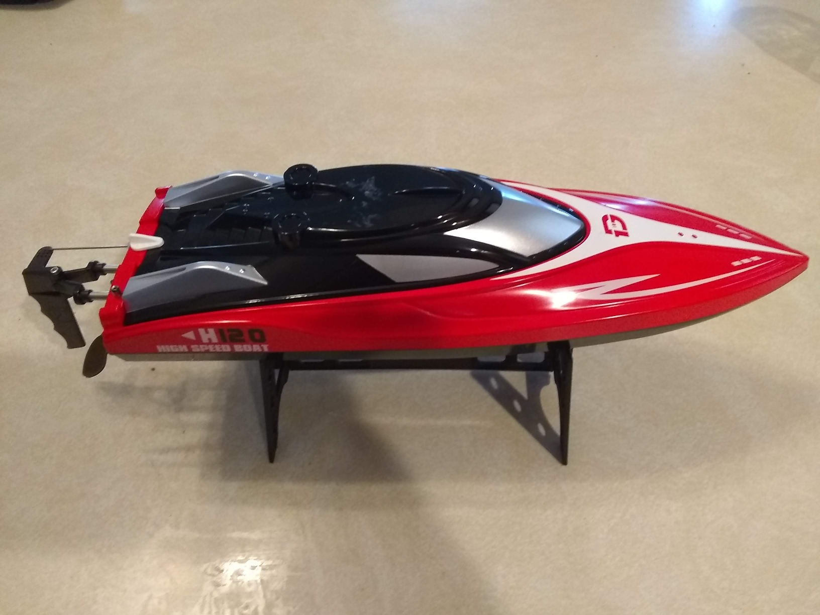 DEERC H120 Fast RC Boat for Pools and Lakes, 2.4 GHz 20+ MPH Racing Boats for Kids & Adults with Rechargeable Battery,Low Battery Alarm,Capsize Recovery,Gifts for Boys Girls customer photo 1