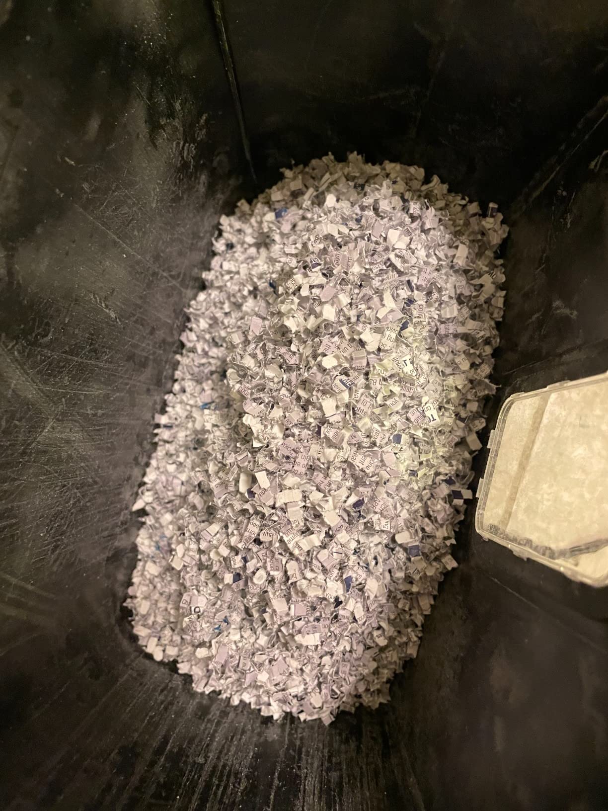 Aurora AU608MB High-Security 6-Sheet Micro-Cut Paper Credit Card Shredder with 3.5-Gallon Wastebasket, 4-Minute Continuous Running Time, Security Level P-4 customer photo 2