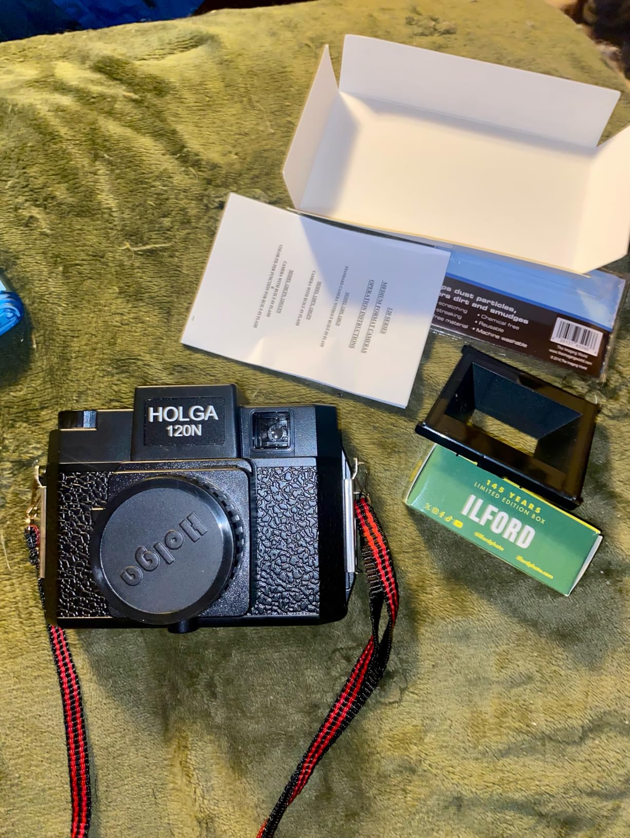 Holga 120N Medium Format Film Camera (White) with Ilford HP5 120 Film Bundle and Microfiber Cloth customer photo 1