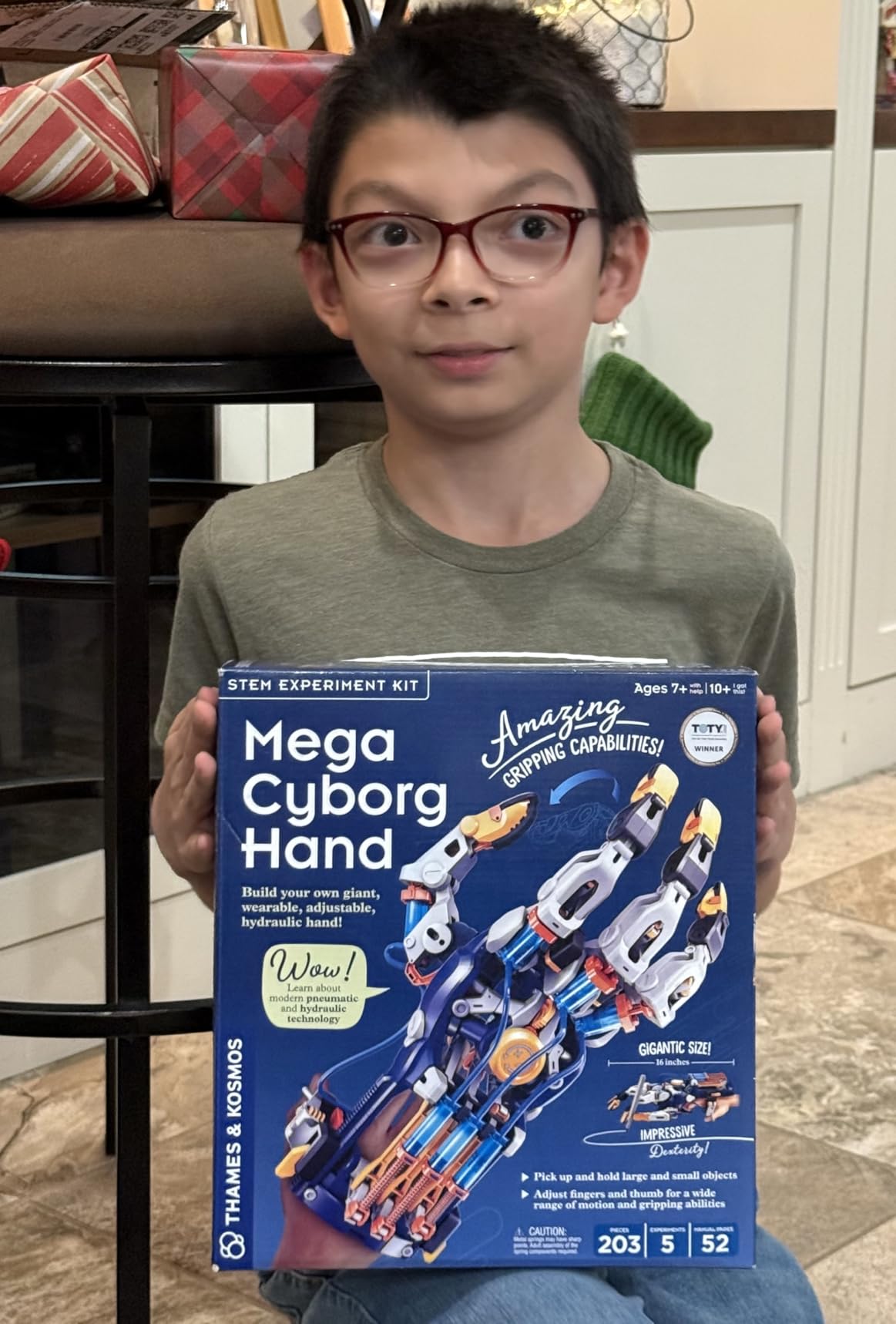 Thames & Kosmos Mega Cyborg Hand STEM Experiment Kit | Build Your Own GIANT Hydraulic Amazing Gripping Capabilities Adjustable for Different Sizes Learn Pneumatic Systems customer photo 1