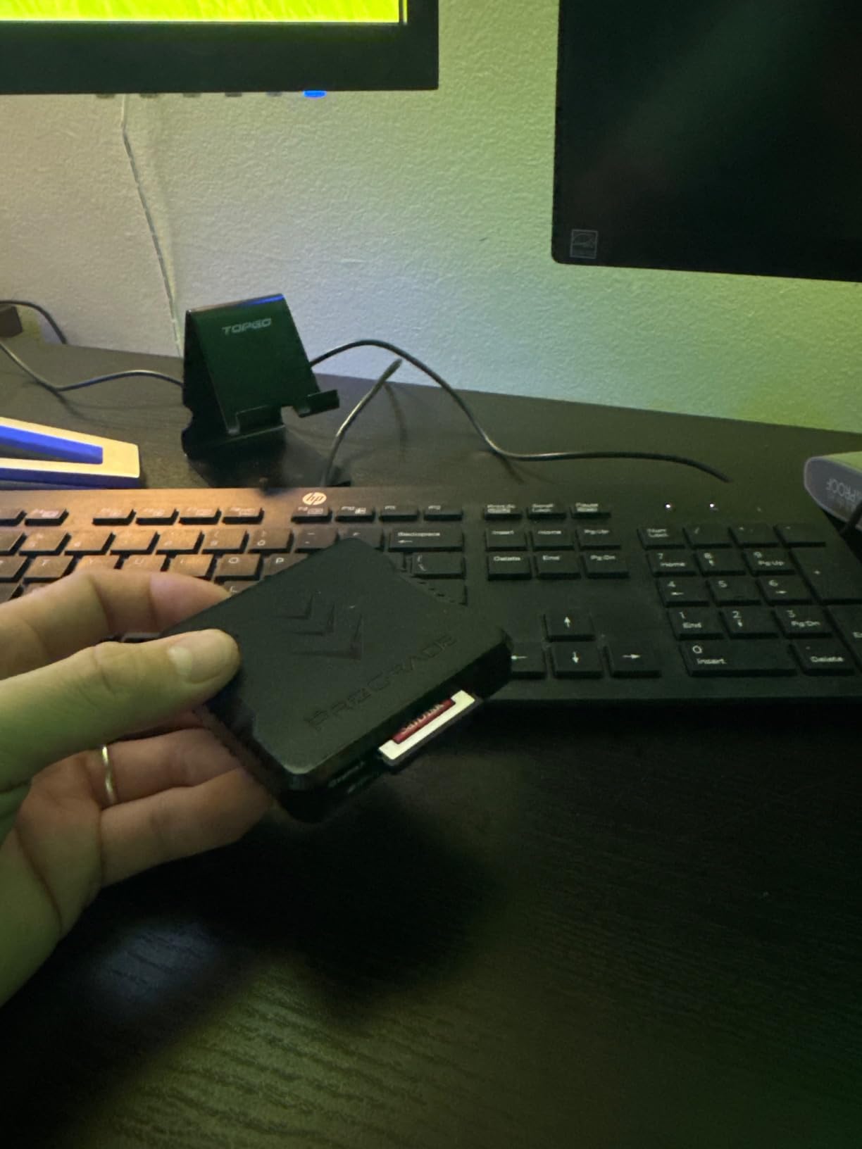 CFexpress Type B and SD UHS-II Dual-Slot Memory Card Reader by ProGrade Digital | USB 3.2 Gen 2 for Professional Filmmakers, Photographers & Content Creators customer photo 2