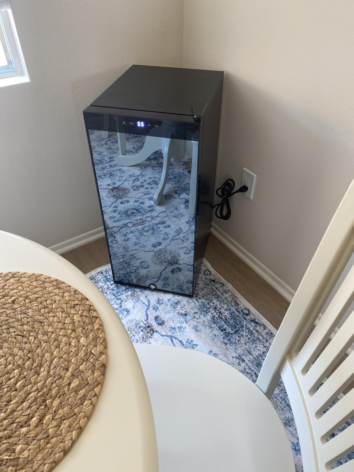 Ivation 18 Bottle Compressor Wine Cooler Refrigerator w/Lock, Large Freestanding Wine Cellar For Red, White, Champagne or Sparkling Wine, 41f-64f Digital Temperature Control Fridge Glass Door Black customer photo 1