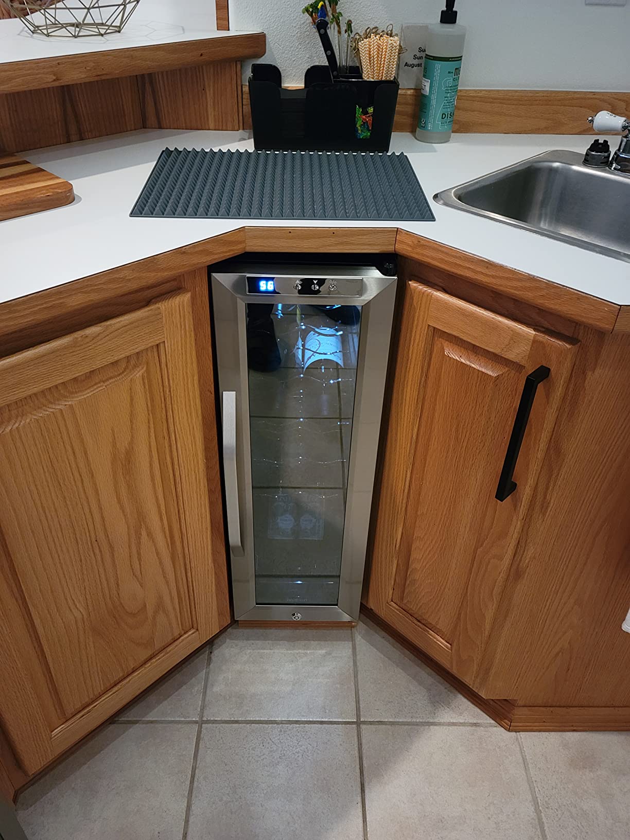 Ivation 12 Bottle Compressor Wine Cooler Refrigerator w/Lock, Large Freestanding Wine Cellar Fridge, 41f-64f Digital Temperature Control Glass Door Black customer photo 1