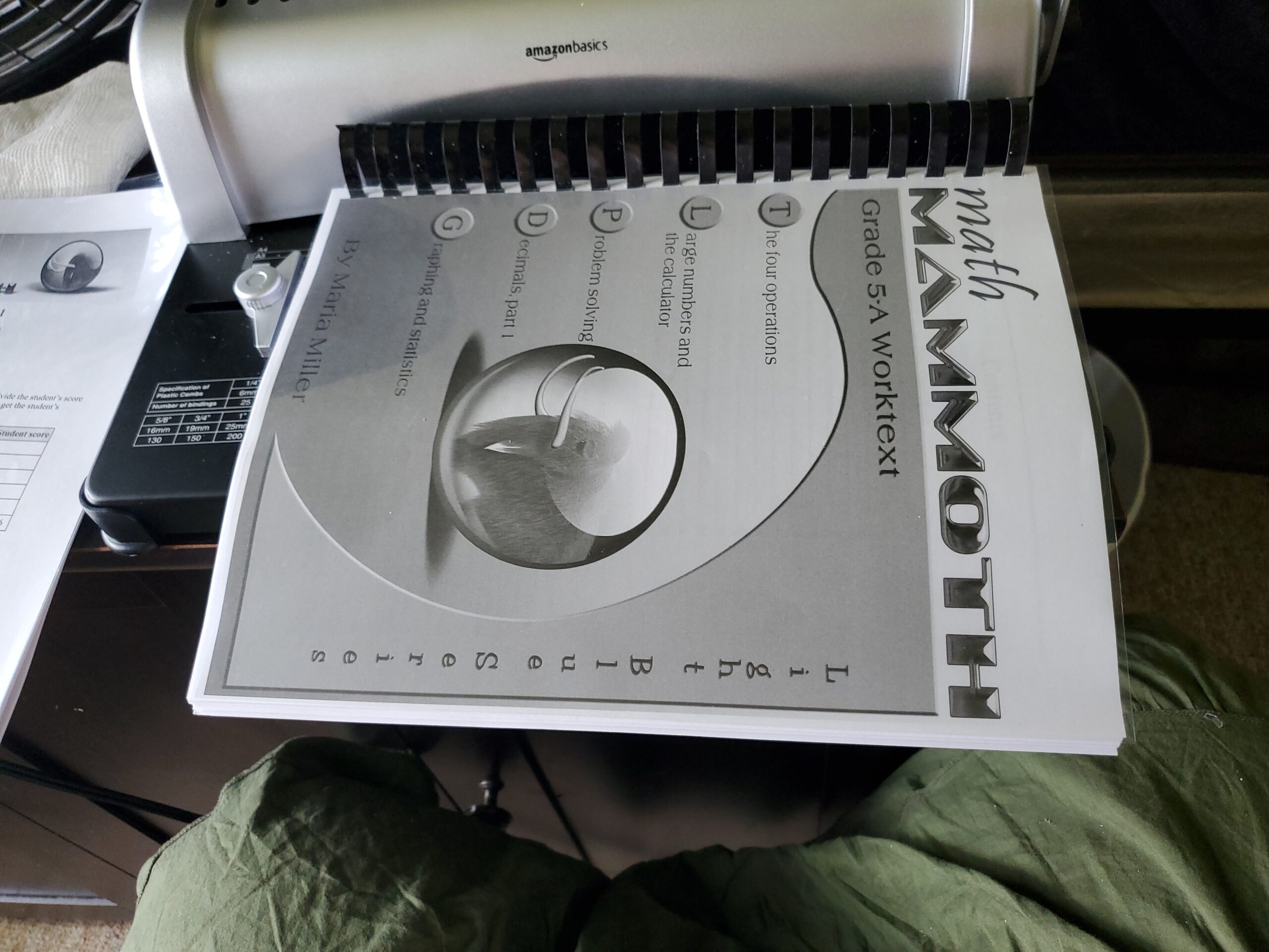 Amazon Basics Comb Binding Machine, 350 Sheets Capacity, for paper sizes=