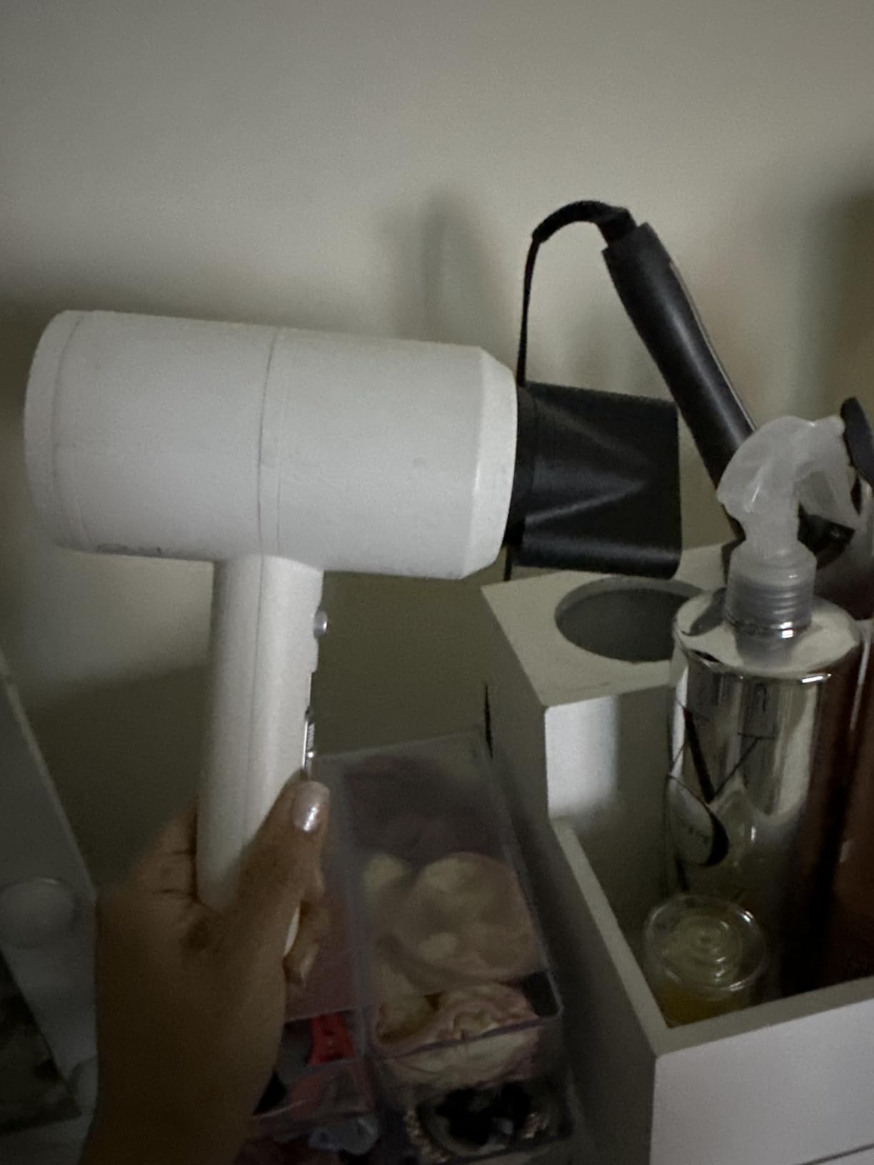 slopehill Professional Ionic Hair Dryer, Powerful 1800W Fast Drying Low Noise Blow Dryer with 2 Concentrator Nozzle 1 Diffuser Attachments for Home Salon Travel customer photo 1