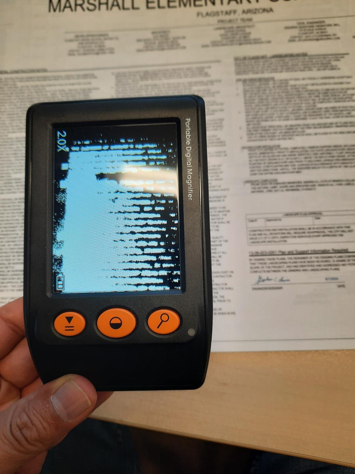 Eyoyo Portable Digital Video Magnifier Electronic Reading Aid 3.5 Inch LCD Screen for Low Vision 2x-25x Zoom Foldable Handle customer photo 2