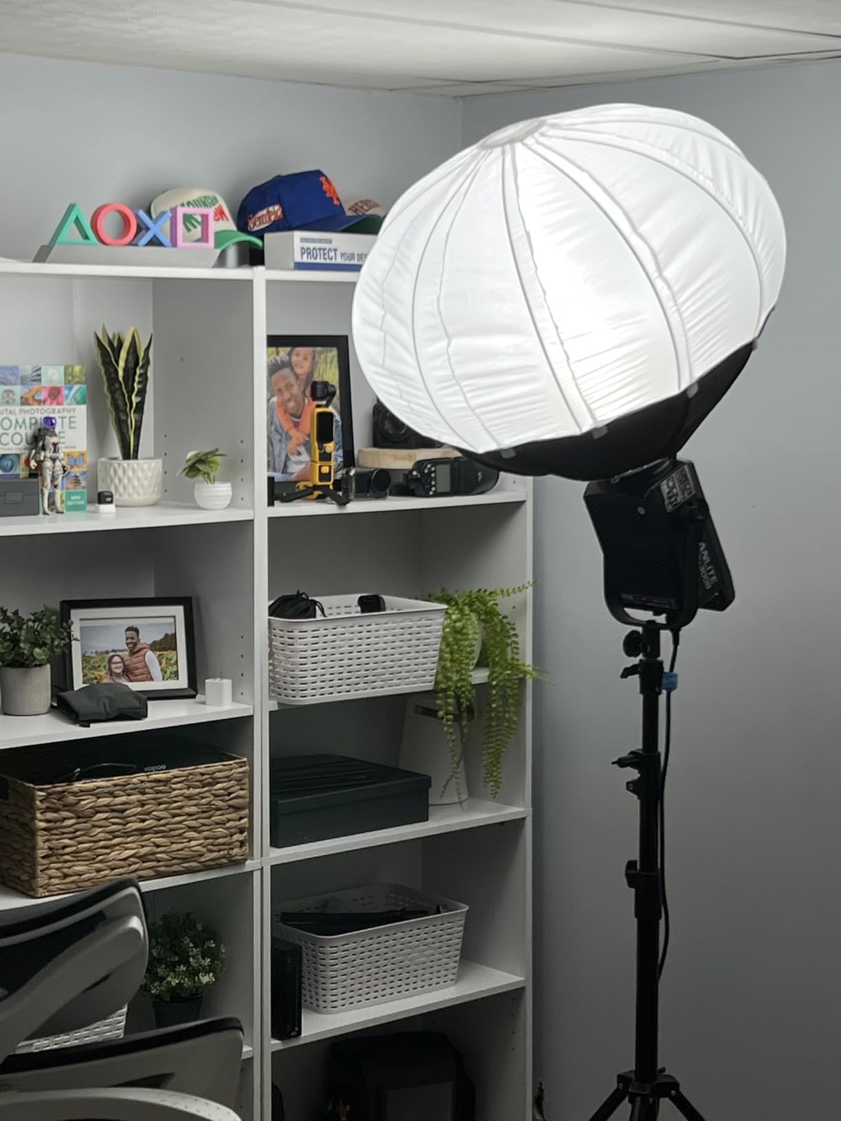 Aputure Lantern Softbox Soft Light Modifier,26inch, Quick-Setup Quick-Folding Aputure Space Light Upgraded for 300D Mark II 120D 120T 120D Mark II 300X and Other Bowens Mount Light customer photo 1
