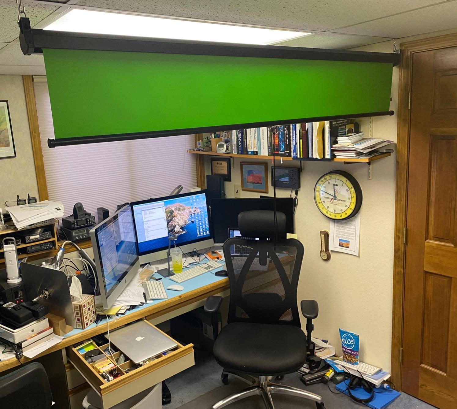 EMART 75 x 79in Retractable Green Screen, Chroma Key Panel Pull Down Auto-Locking and Self-Rewinding, Collapsible Wrinkle-Resistant Chromakey Backdrop for Zoom, Streaming, Photographic Studio customer photo 1