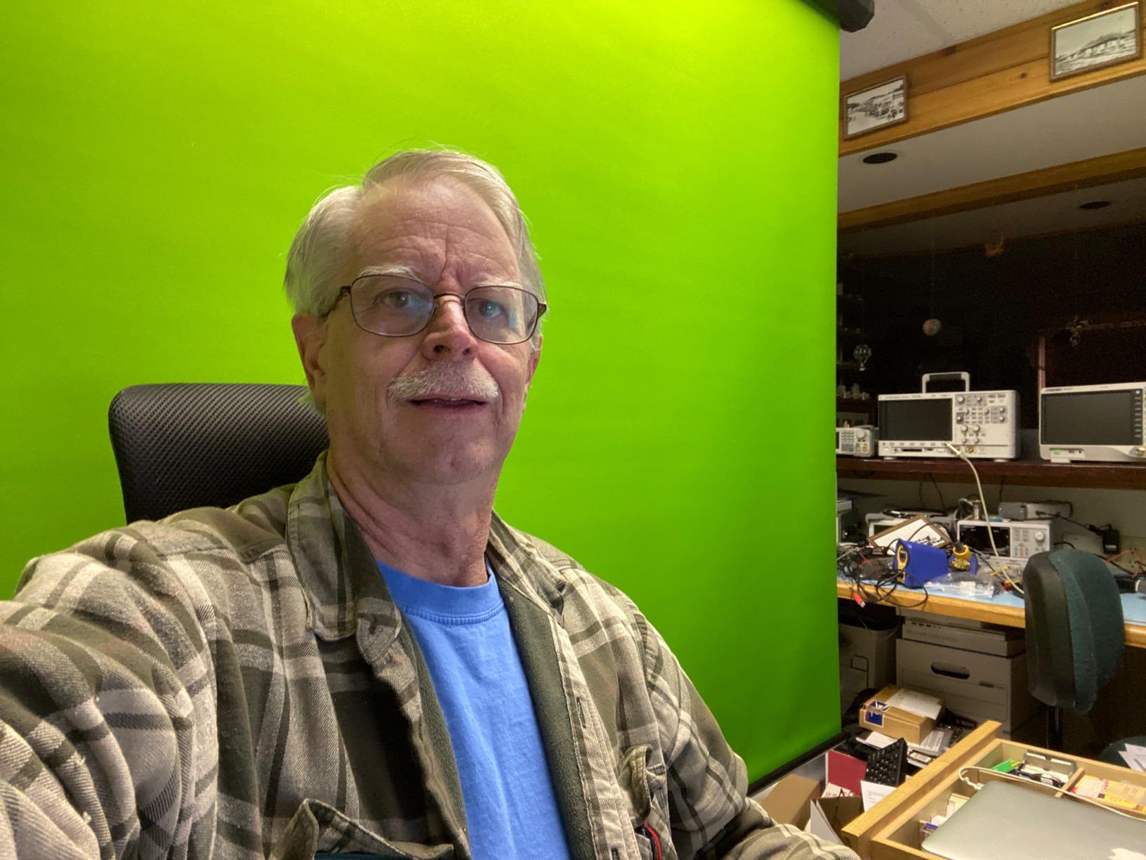 EMART 75 x 79in Retractable Green Screen, Chroma Key Panel Pull Down Auto-Locking and Self-Rewinding, Collapsible Wrinkle-Resistant Chromakey Backdrop for Zoom, Streaming, Photographic Studio customer photo 2