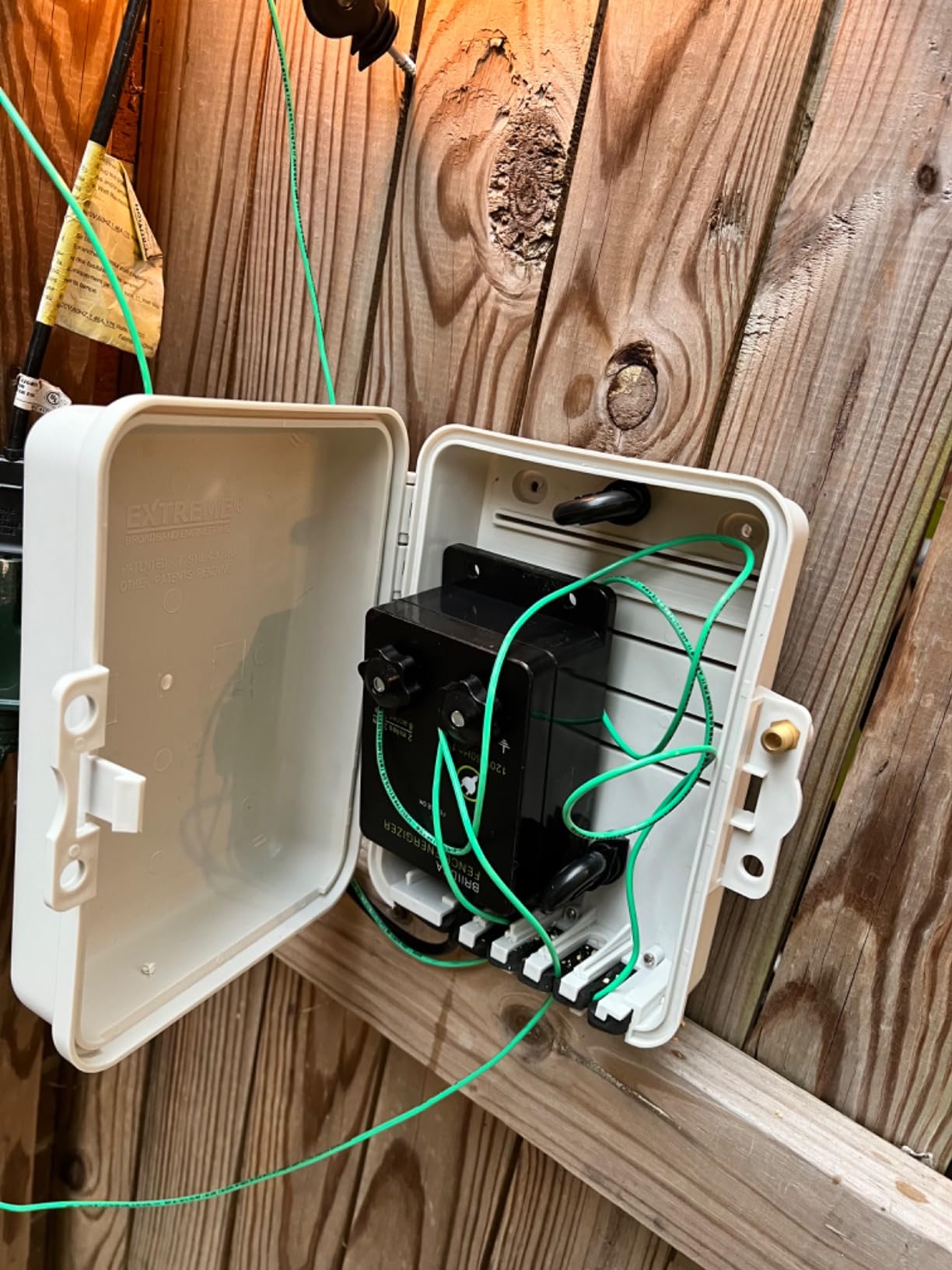 Briidea 2-Mile Electric Fence Energizer for Preventing Wild Animals Intruding 8 Acres Output Voltage 5000 V 0.1Joule customer photo 2