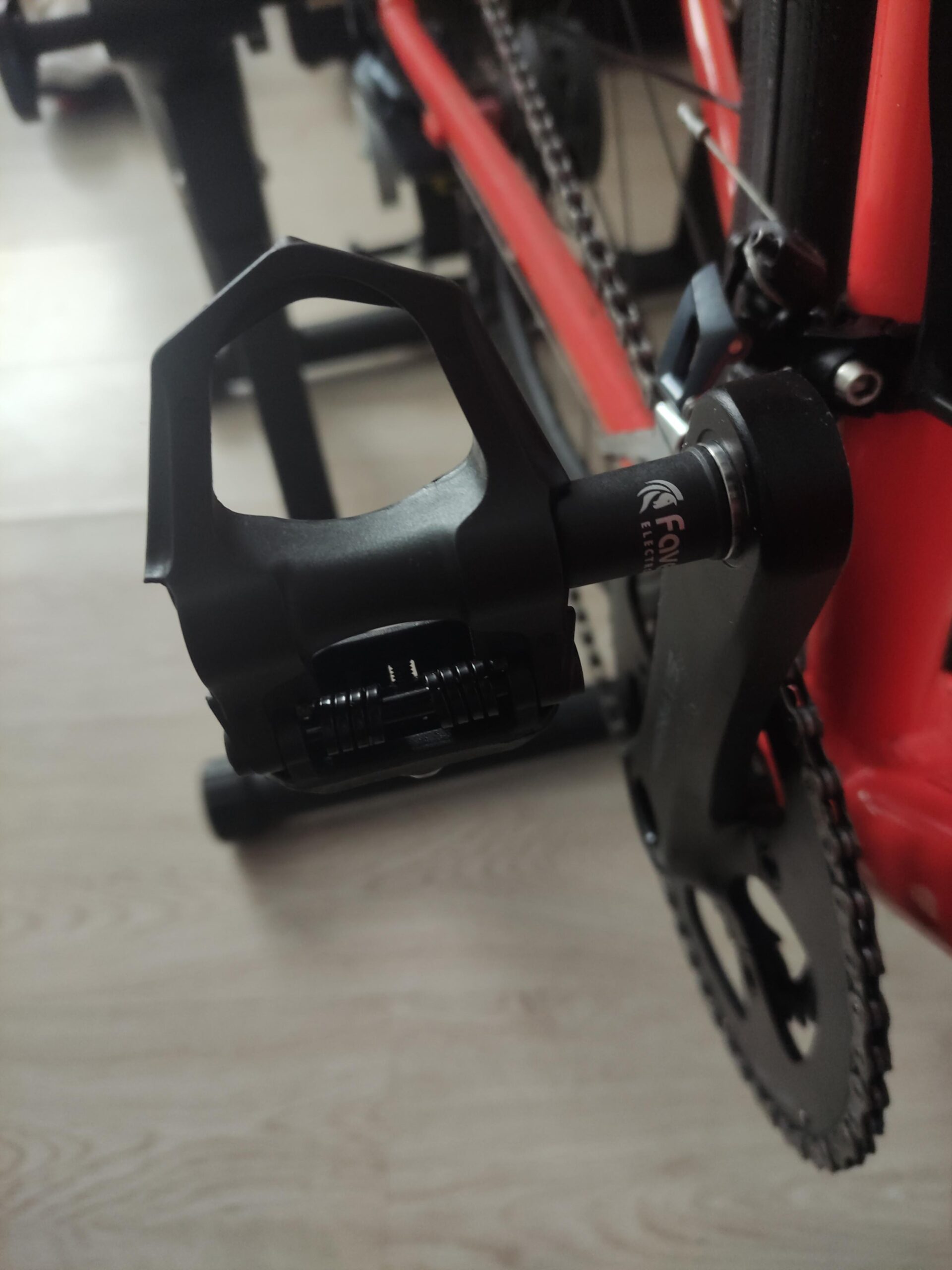 Favero Assioma UNO Upgraded Single-Sided Power Waterproof Meter Pedals with Extra Cleats Bundle with HogoR Cleaning Cloth + Multi Tool Screwdriver customer photo 1