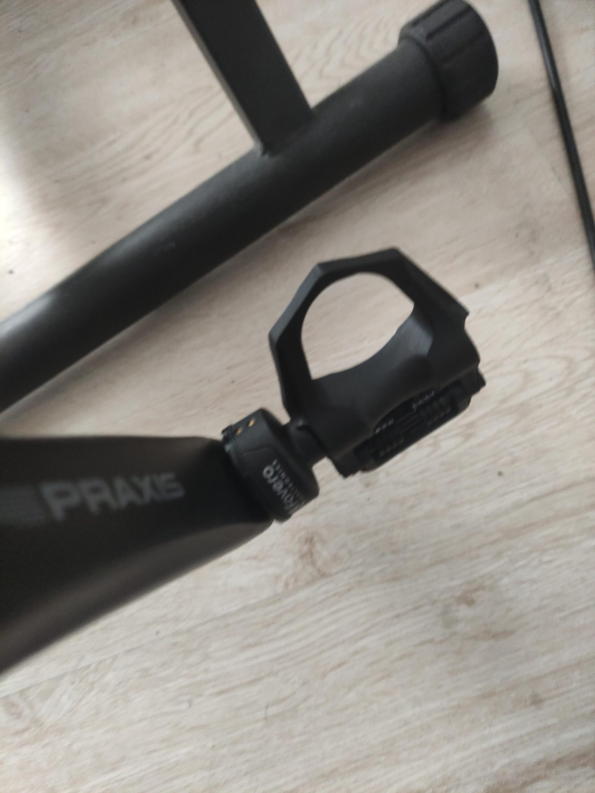 Favero Assioma UNO Upgraded Single-Sided Power Waterproof Meter Pedals with Extra Cleats Bundle with HogoR Cleaning Cloth + Multi Tool Screwdriver customer photo 2