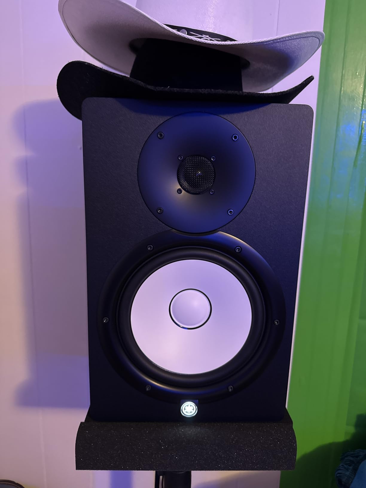 YAMAHA HS8 8-Inch Powered Studio Monitor Pair - Black customer photo 1
