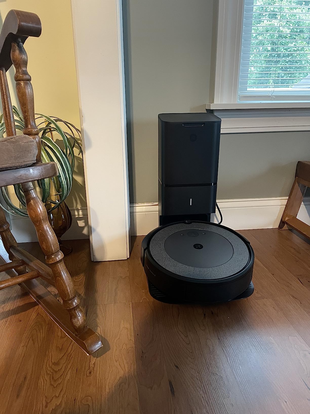 Roomba i3+ EVO (3550) Self-Emptying Robot Vacuum customer photo 2