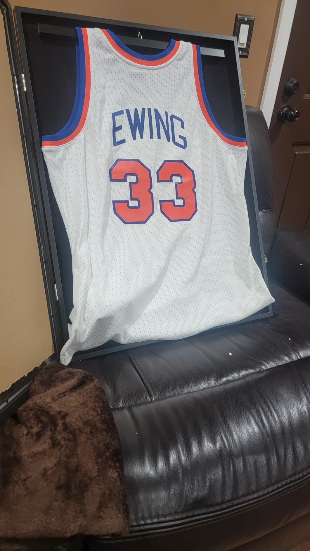 Jersey Frame Display Case, Large Lockable Shadow Box Sports Jersey Frame with UV Protection Acrylic and 2 Hanger for Baseball Basketball Football Soccer Hockey Shirt,Uniform, Graduates Black customer photo 2