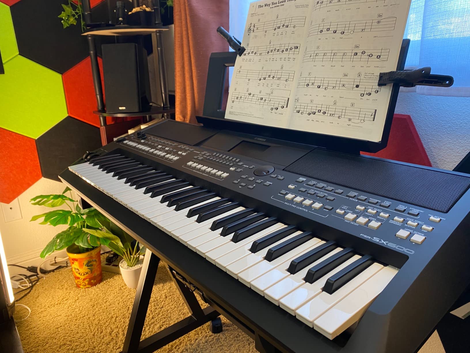 Yamaha 61-Key Arranger Keyboard, Multiple Styles and Voices, Assignable Live Control Knobs, Black PSRSX600 customer photo 1