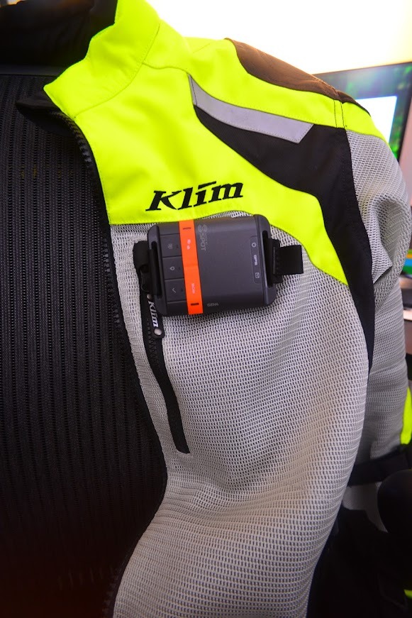 SPOT Gen 4 Satellite GPS Messenger | Handheld Portable GPS Messenger for Hiking, Camping, Outdoor Activities | Globalstar Satellite Network Coverage | Subscription Applicable customer photo 2